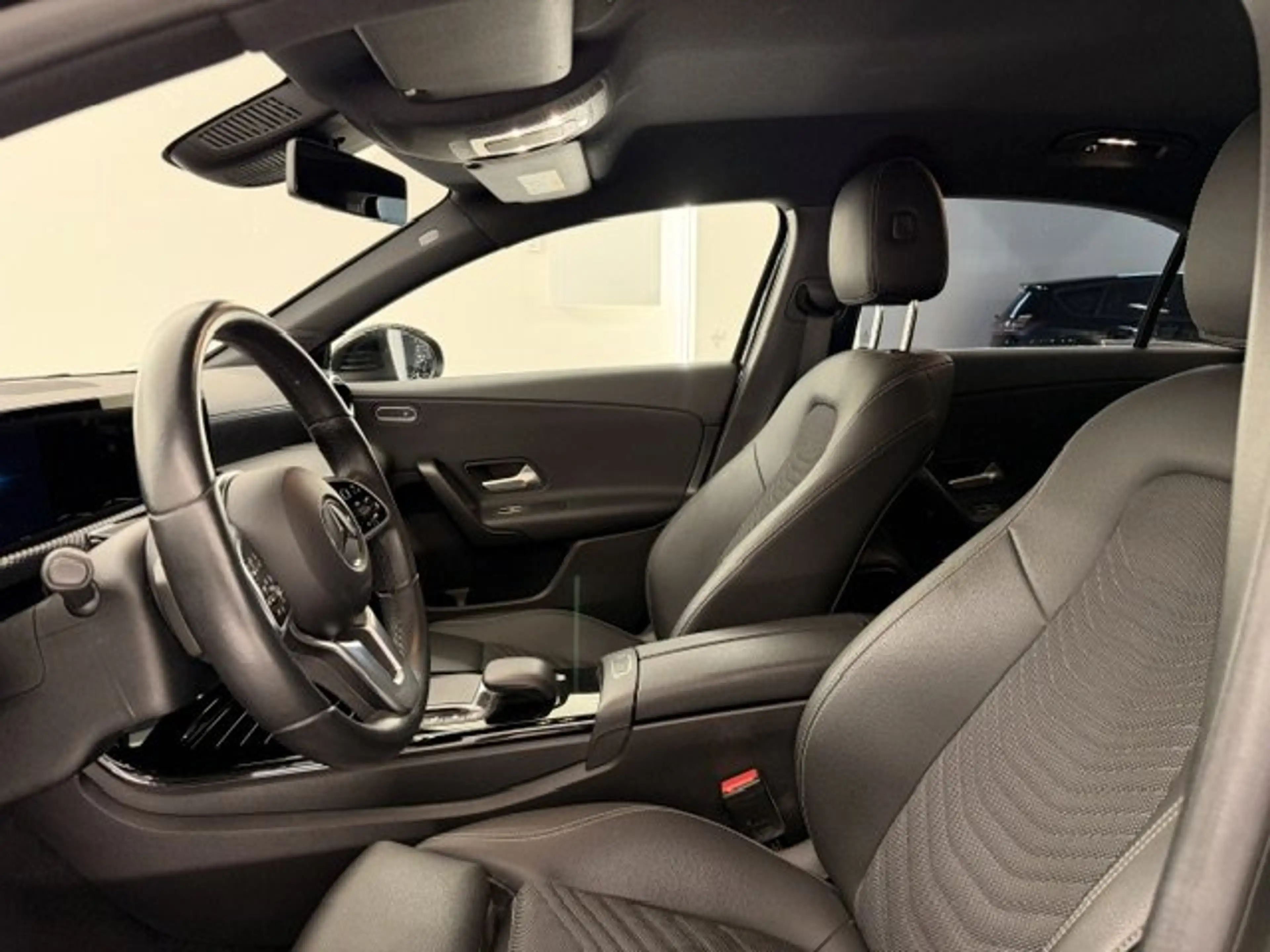 Mercedes-Benz A 180 180 BENZINE AUTOMAAT-LEDER-35000KM!!!! — photo 11