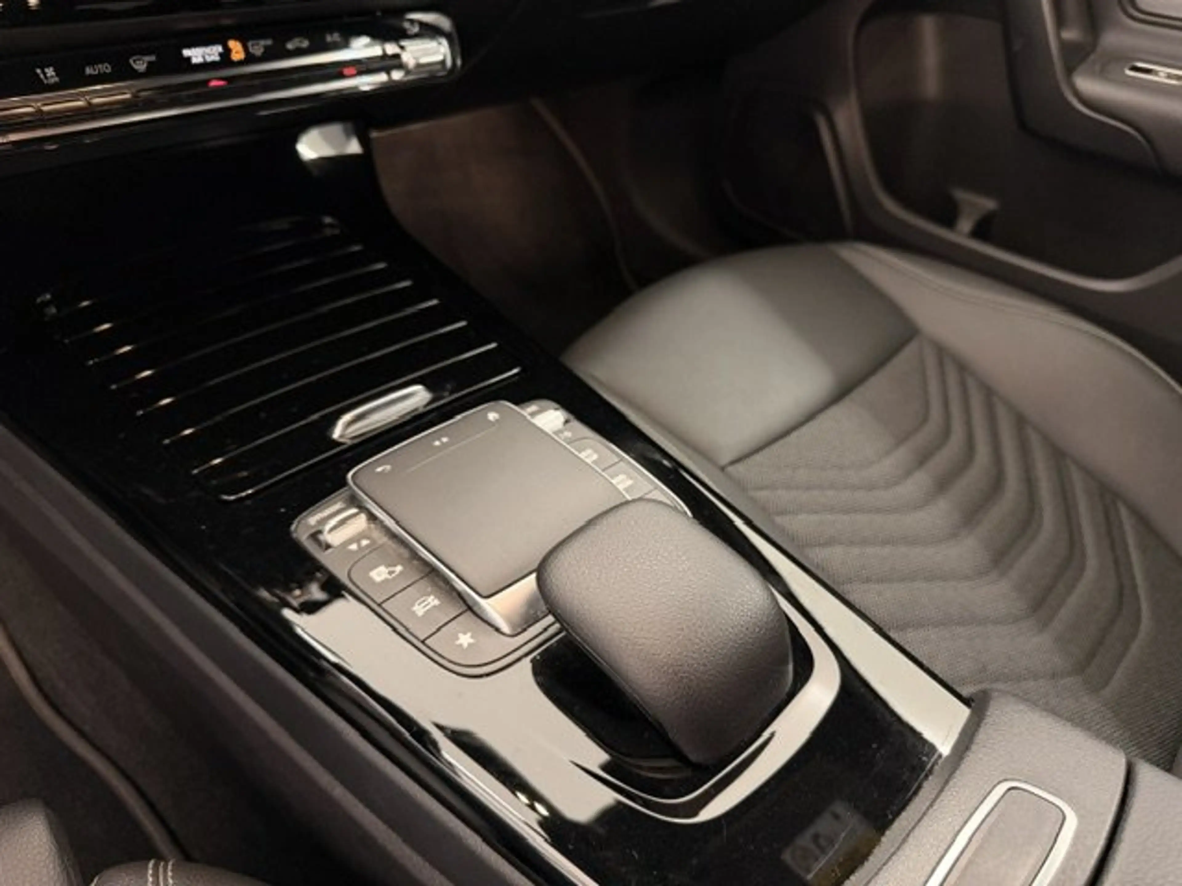 Mercedes-Benz A 180 180 BENZINE AUTOMAAT-LEDER-35000KM!!!! — photo 10