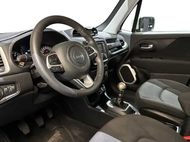 Jeep Renegade view 11