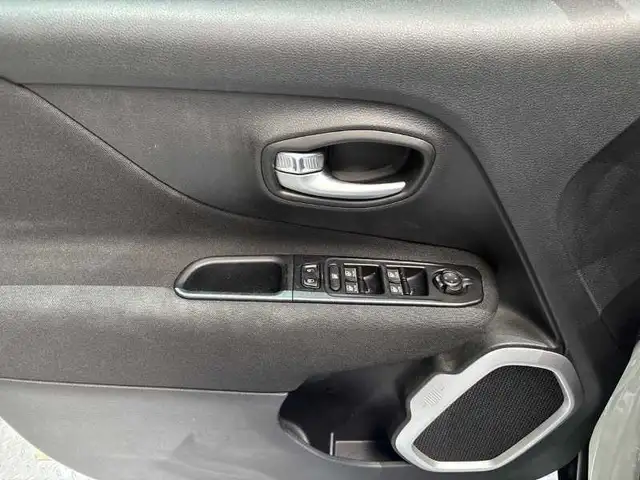 Jeep Renegade view 10