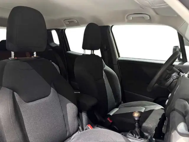 Jeep Renegade view 16