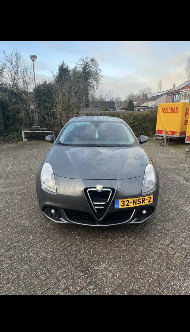 Alfa Romeo Giulietta 1.4 T Distinctive Grijs - 1