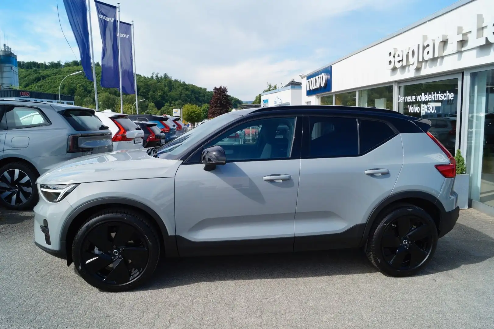 Volvo XC40 B4 Benzin 2WD Plus Black Edit. DKG/AHK/BLIS Grigio - 2