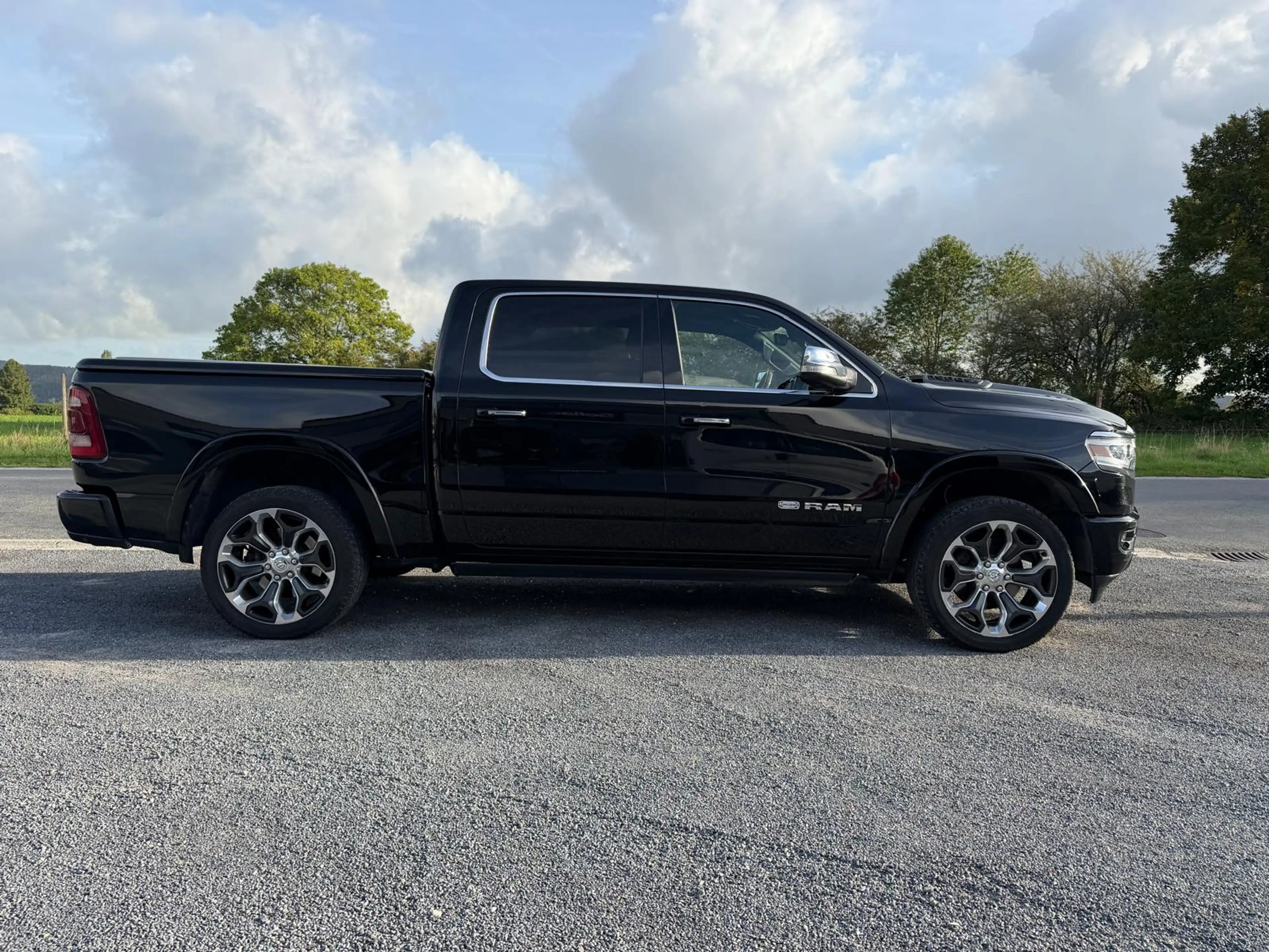 Dodge RAM RAM 1500 "Long Horn" 5.7 LPG /1er Prop.+ Historique. — photo 2