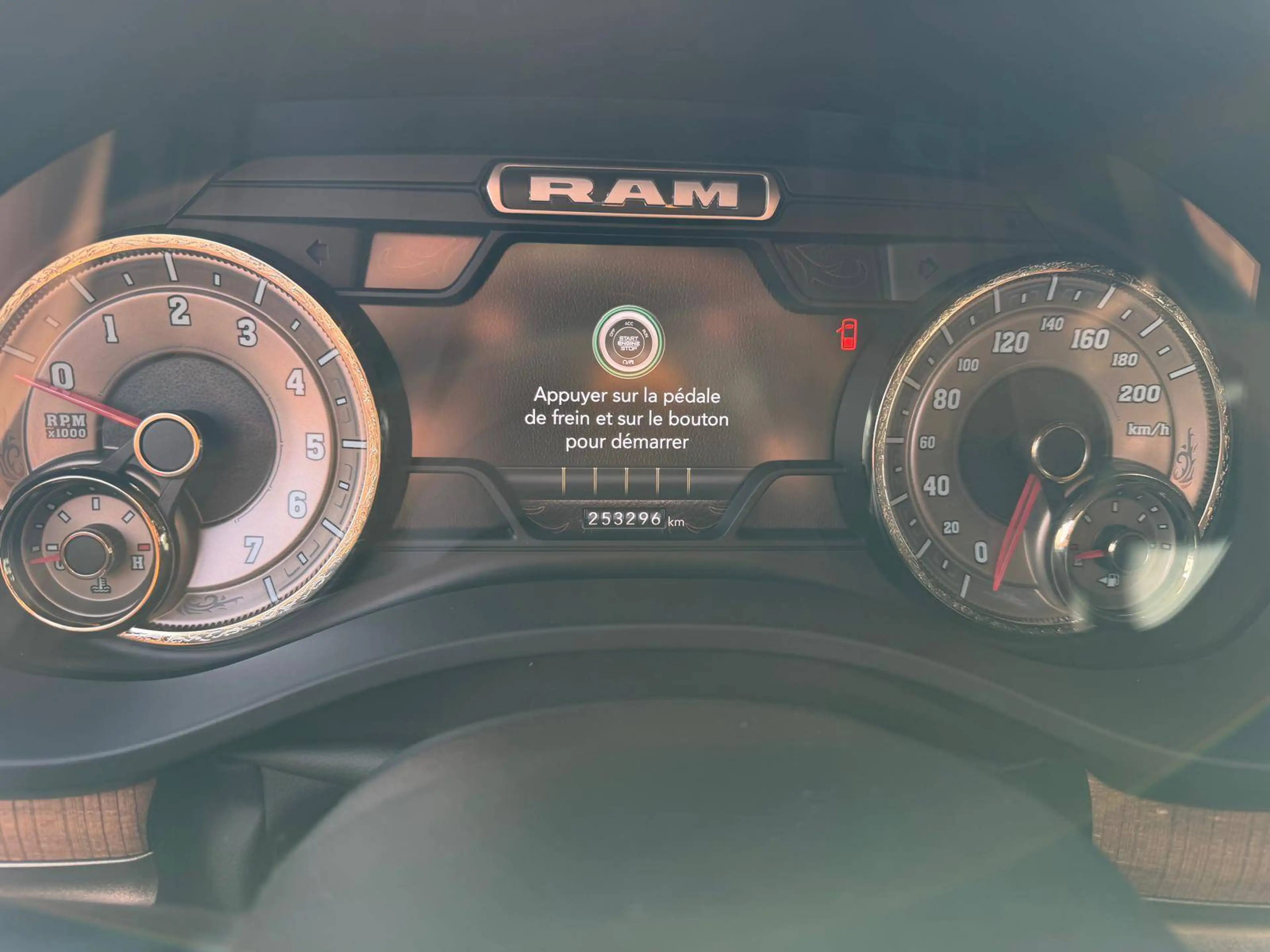 Dodge RAM RAM 1500 "Long Horn" 5.7 LPG /1er Prop.+ Historique. — photo 13