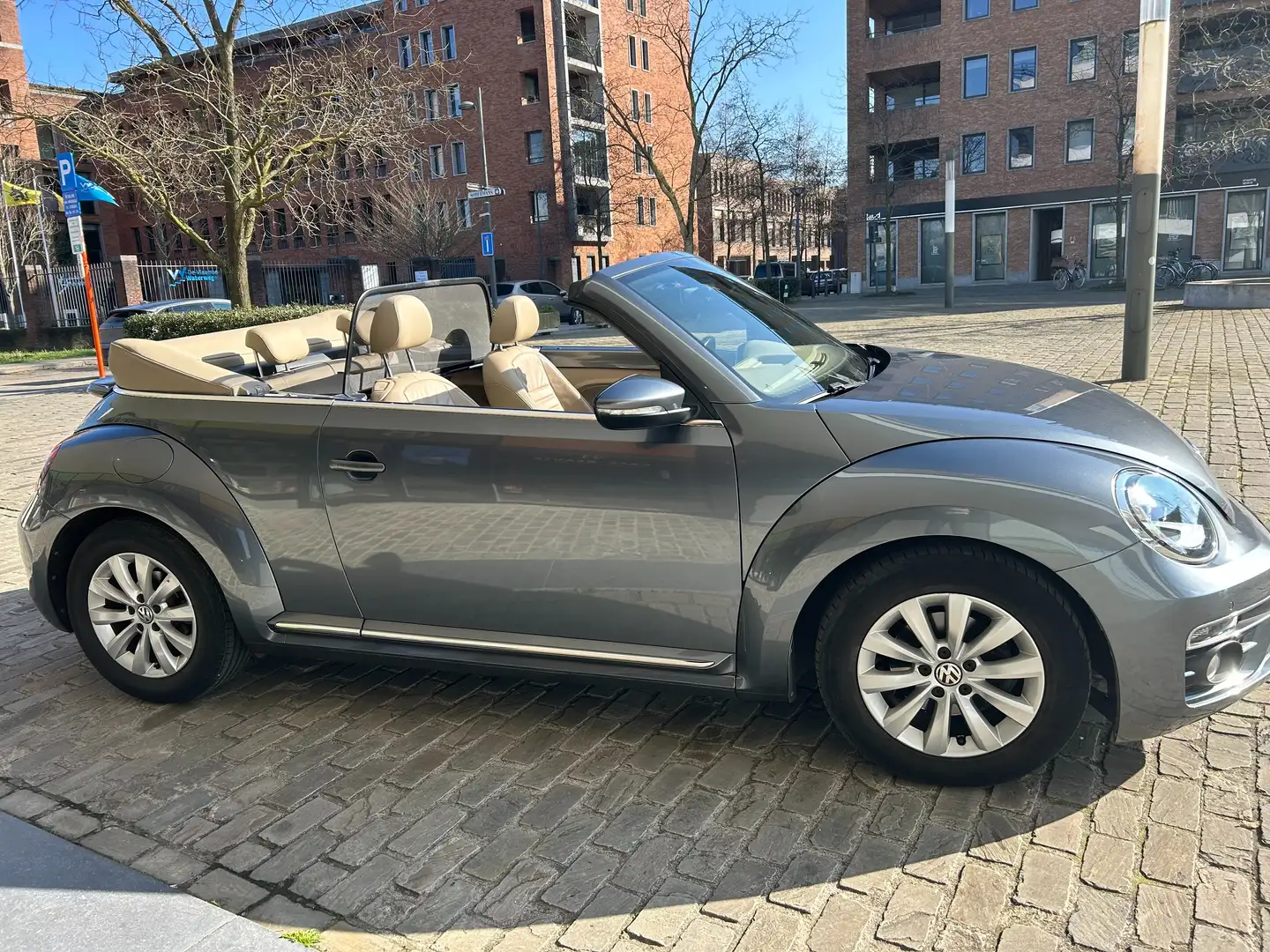 Volkswagen Beetle Beetle Cabriolet 1.2 TSI BlueMotion Design Gris - 2