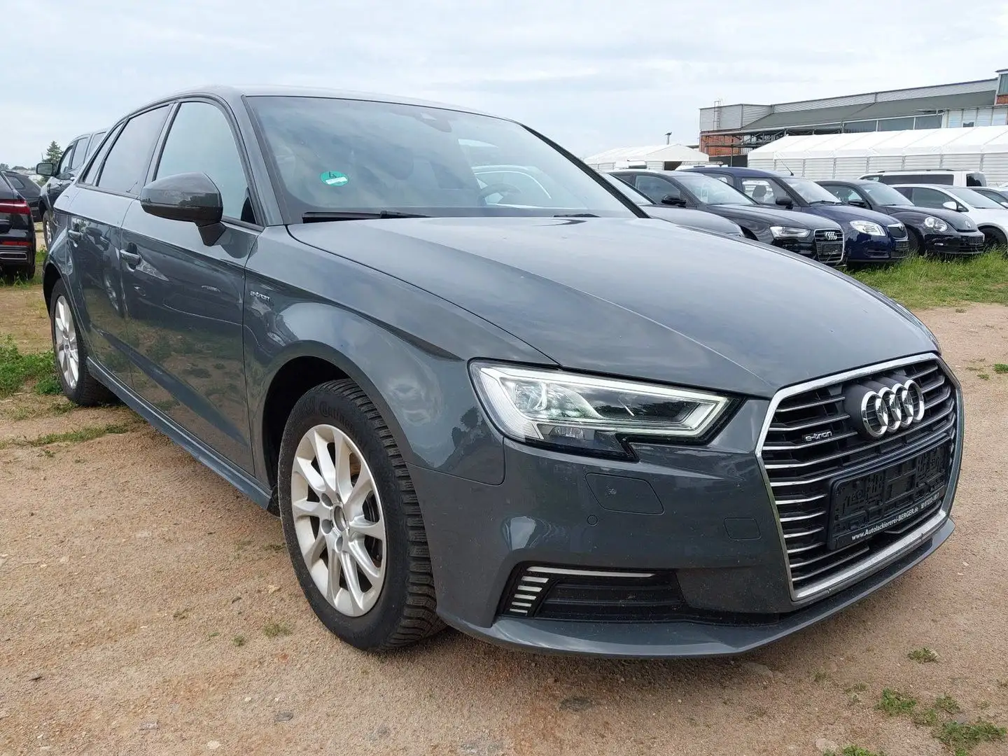 Audi A3 E-tron S-LINE Finanzierung Garantie Grijs - 2