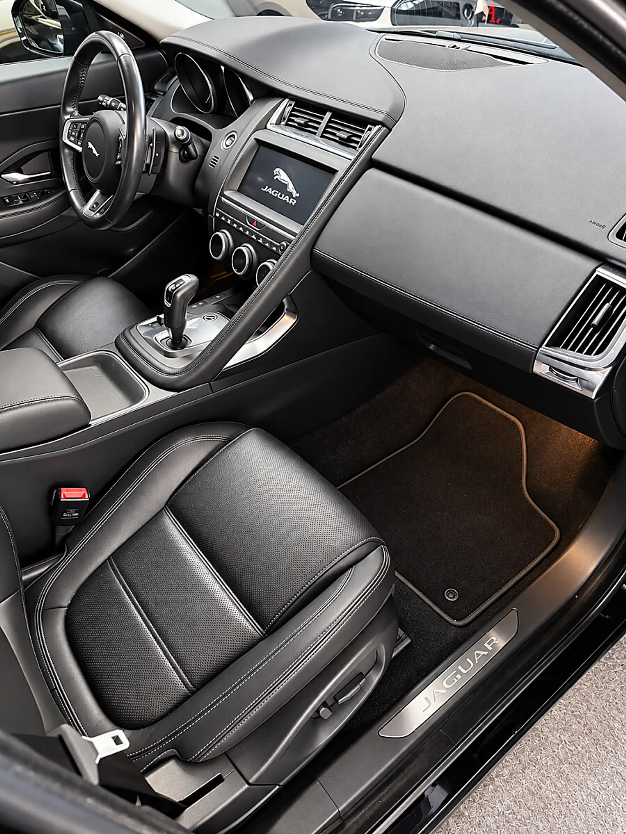 Jaguar E-Pace E-PACE D150 AWD * SERVICE + PICKERL NEU * FINAN... — photo 11