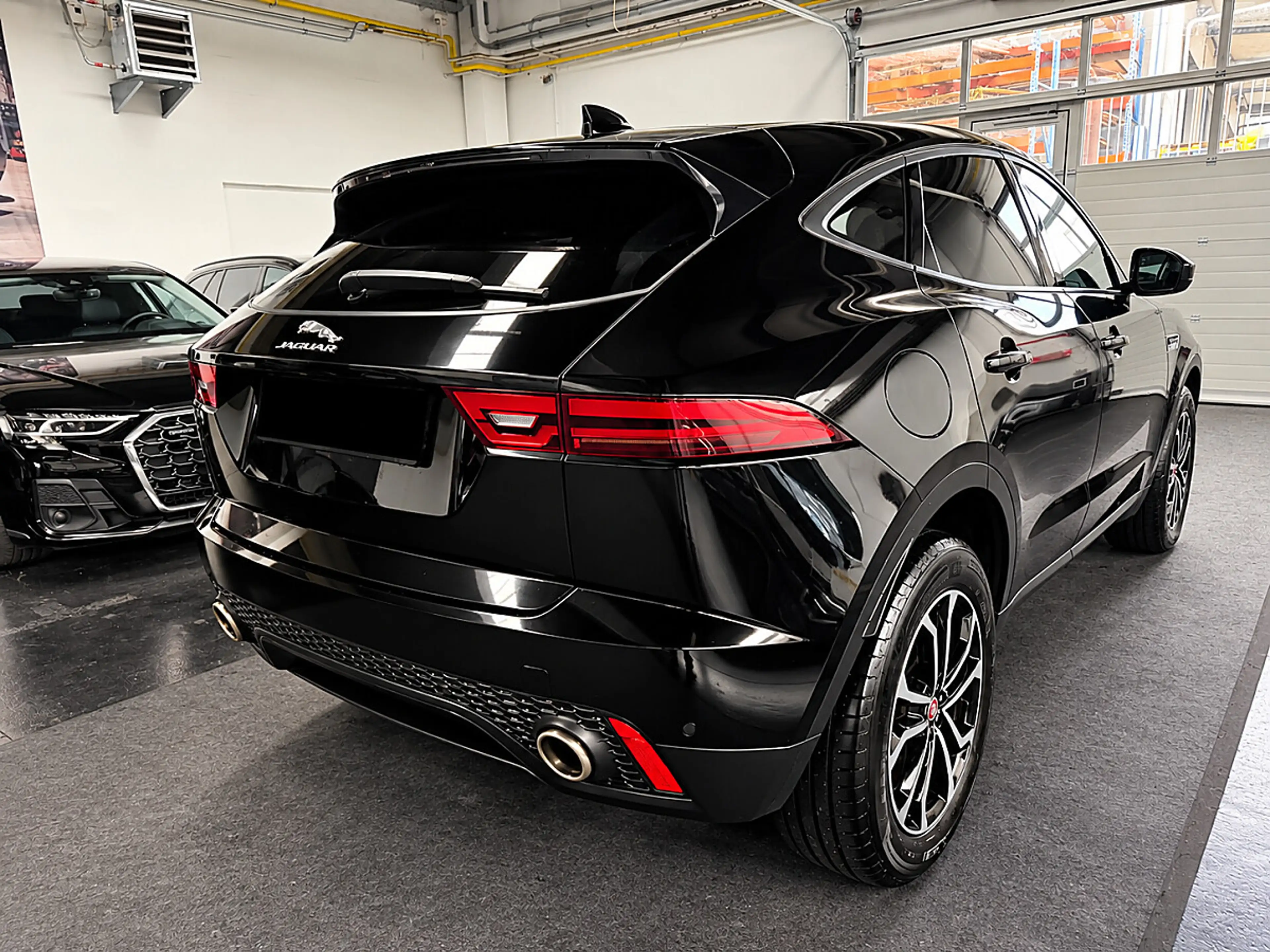 Jaguar E-Pace E-PACE D150 AWD * SERVICE + PICKERL NEU * FINAN... — photo 4