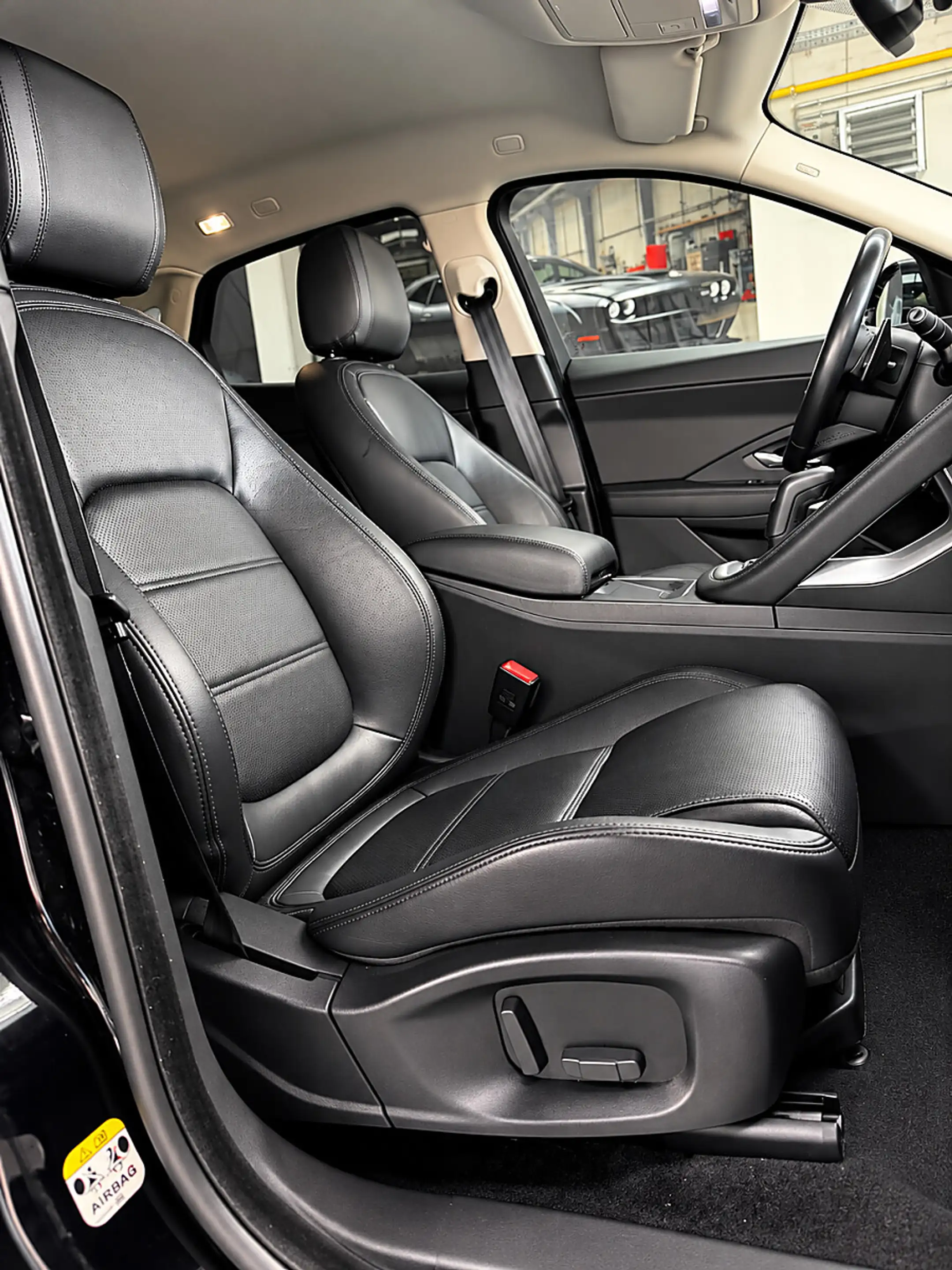 Jaguar E-Pace E-PACE D150 AWD * SERVICE + PICKERL NEU * FINAN... — photo 12