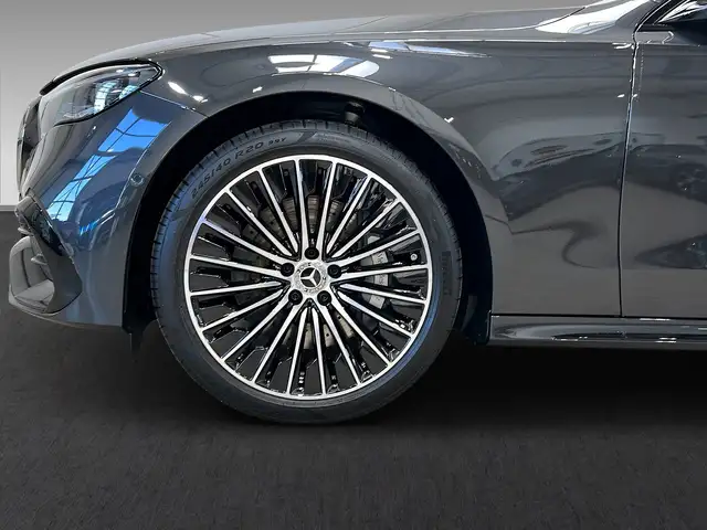 Mercedes-Benz 450 view 7