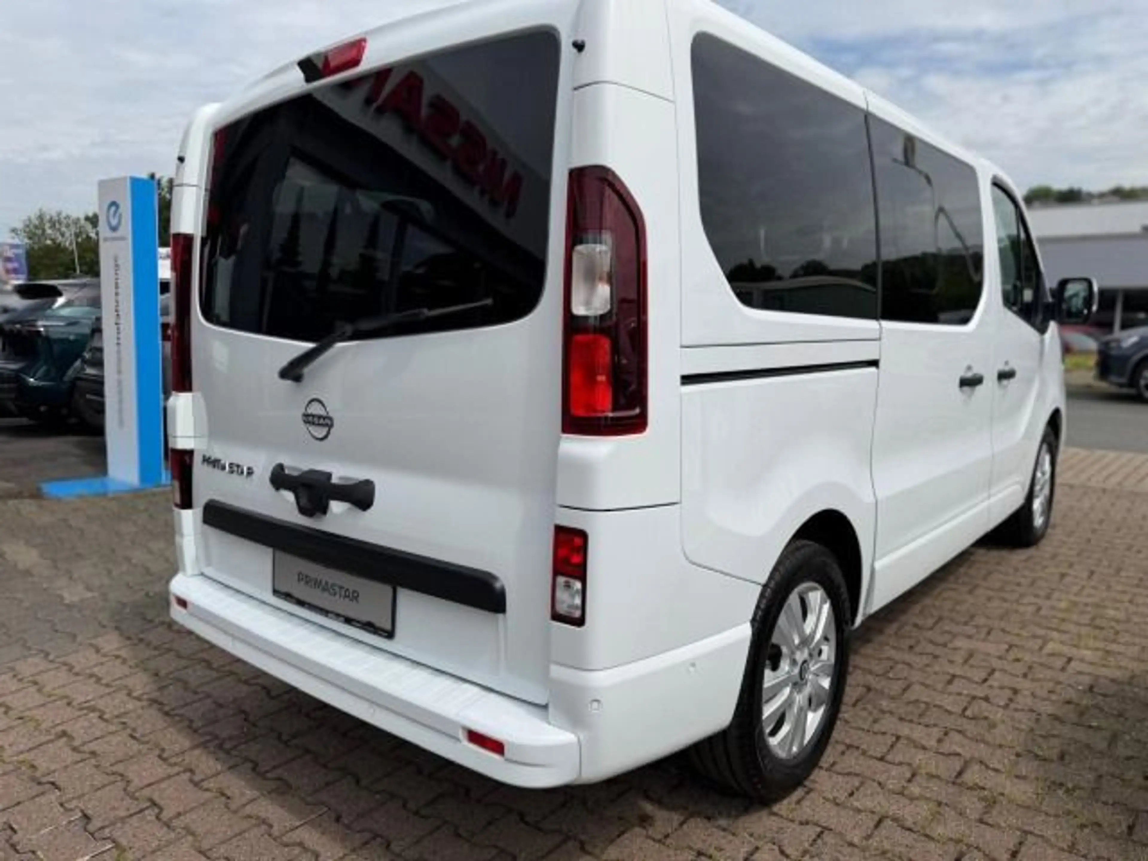 Nissan Primastar Kombi 170PS AT L1H1 2,8T Tekna HK BES+ — photo 12