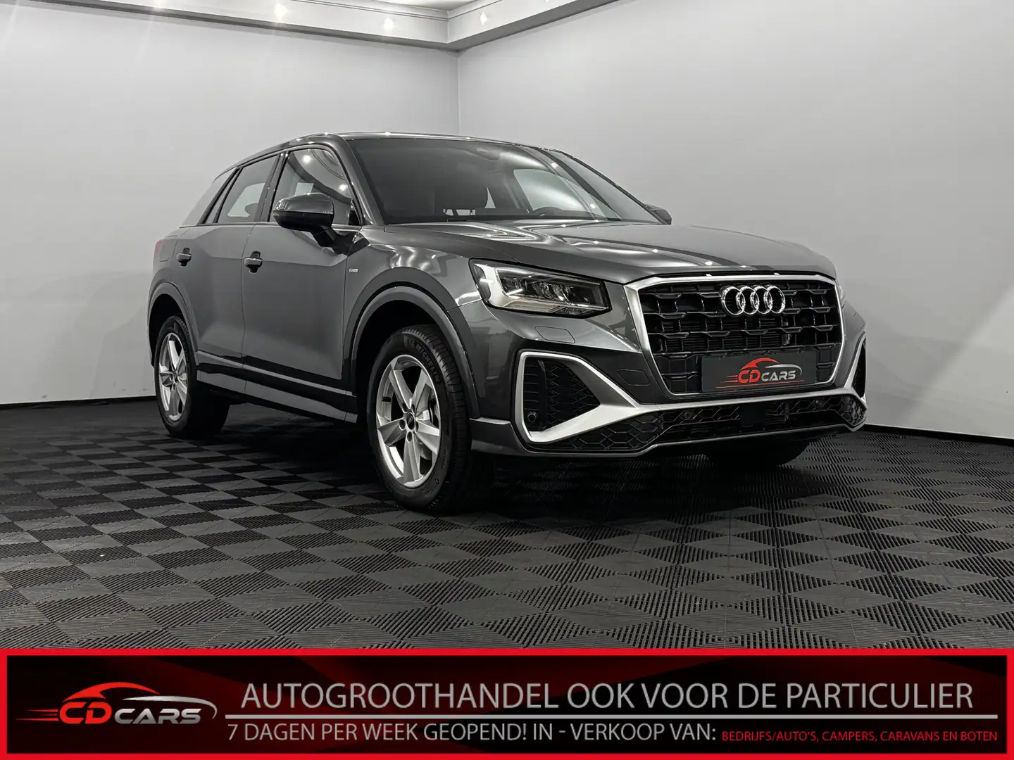 Audi Q2 35 TFSI S-line Clima, Camera, Navi, Winterpakket, Grijs - 1