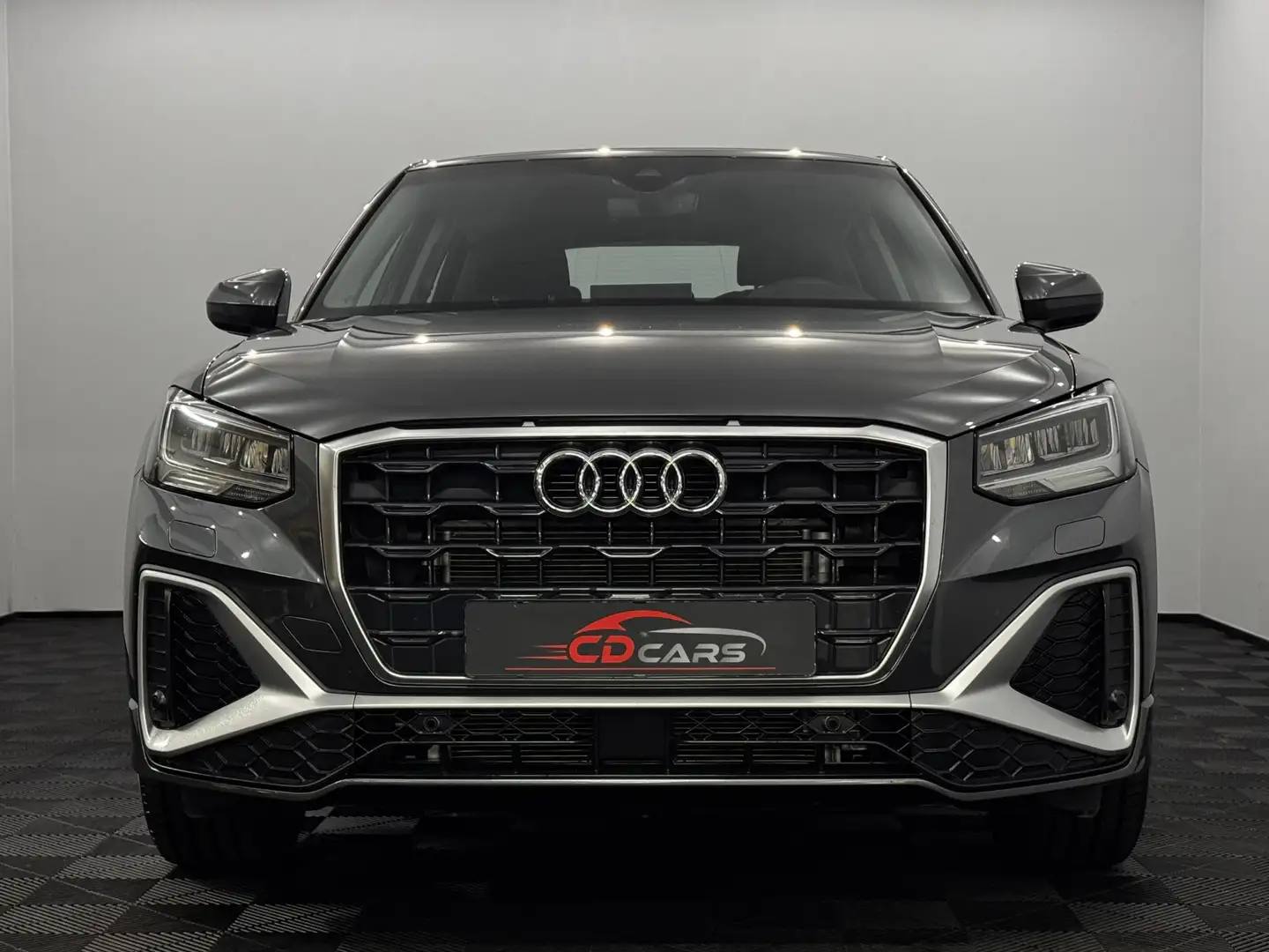 Audi Q2 35 TFSI S-line Clima, Camera, Navi, Winterpakket, Grijs - 2