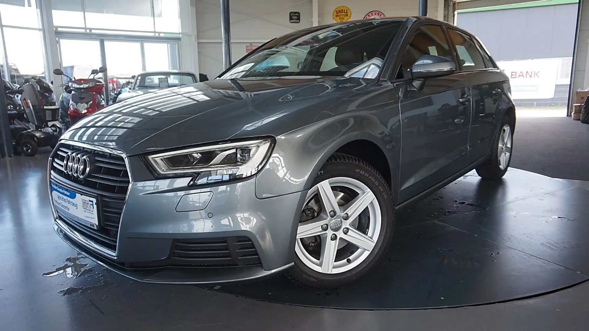 Audi A3 Sportback 30 TFSI*Digi-Tacho*Leder*Navi*Temp* Grau - 1