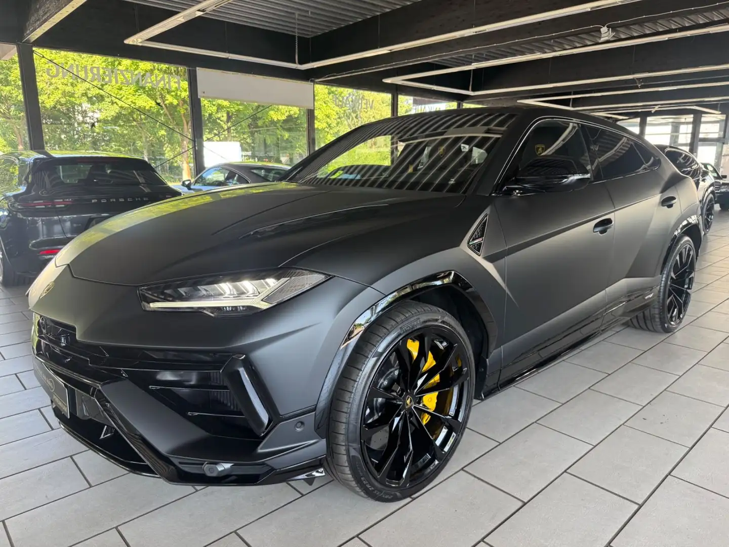 Lamborghini Urus Sport 1.HD ENTERTAINMENT 23" MATT 360° PANO Schwarz - 2