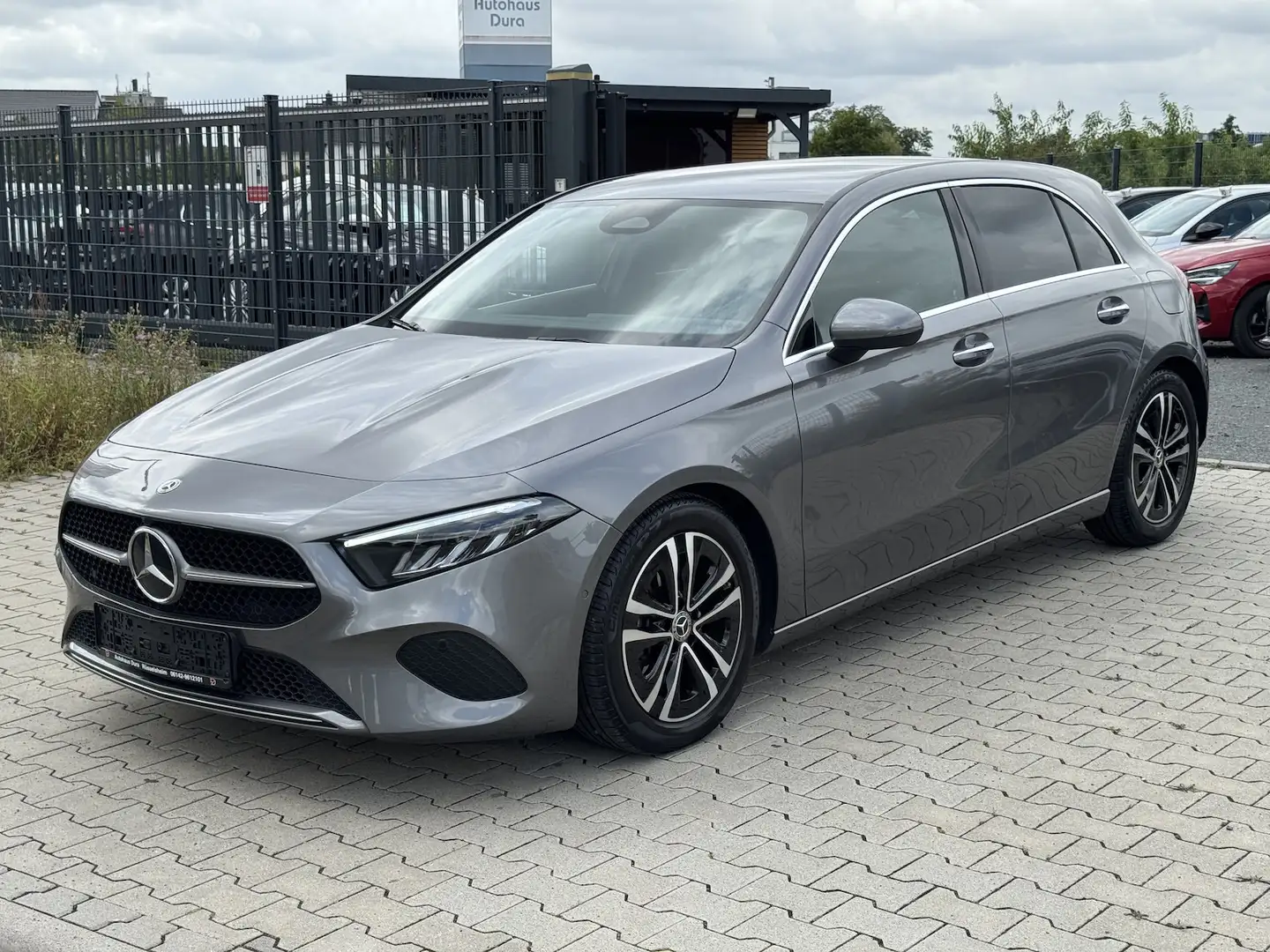 Mercedes-Benz A 180 Progressive Widescreen Aut. Navi+Kamera Grigio - 2