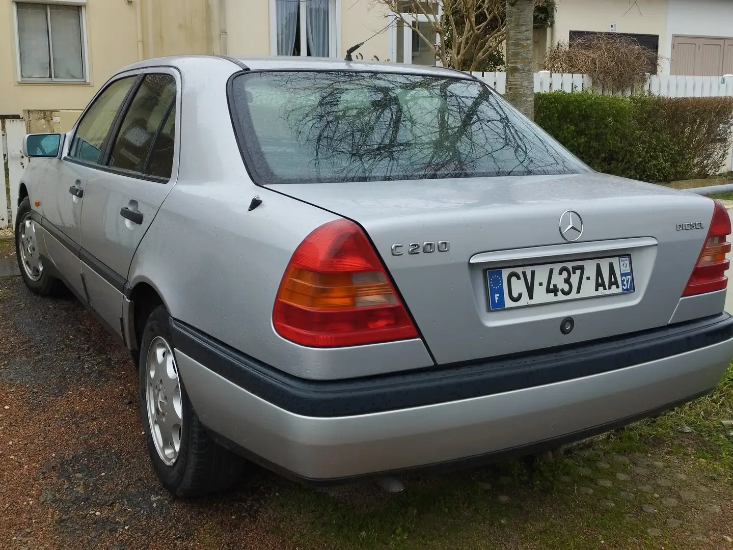Mercedes-Benz 200 200 D Standard Gris - 2