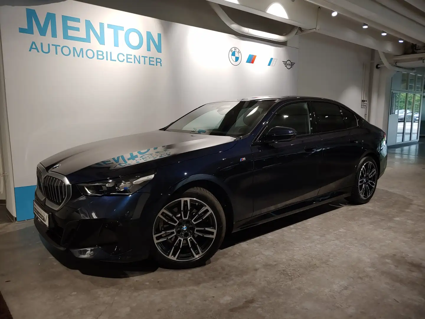 BMW 520 i M Sportpaket/Head-Up/HK/LED/RFK Schwarz - 2
