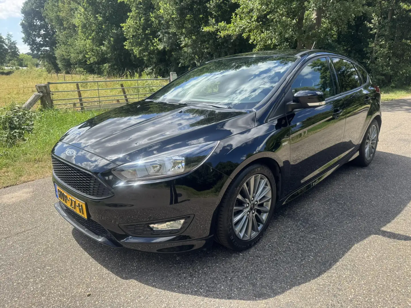 Ford Focus 1.0 EcoBoost ST Line Business Zwart - 2