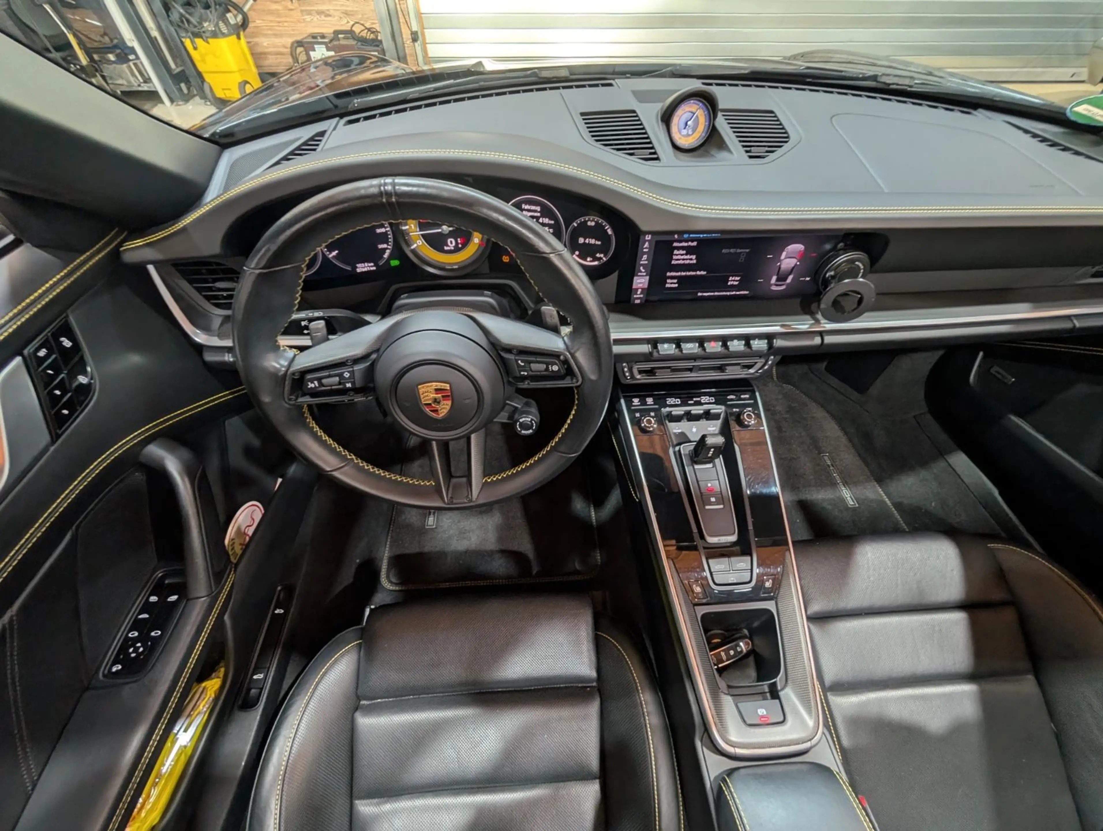 Porsche 911 Turbo S Cabriolet — photo 10