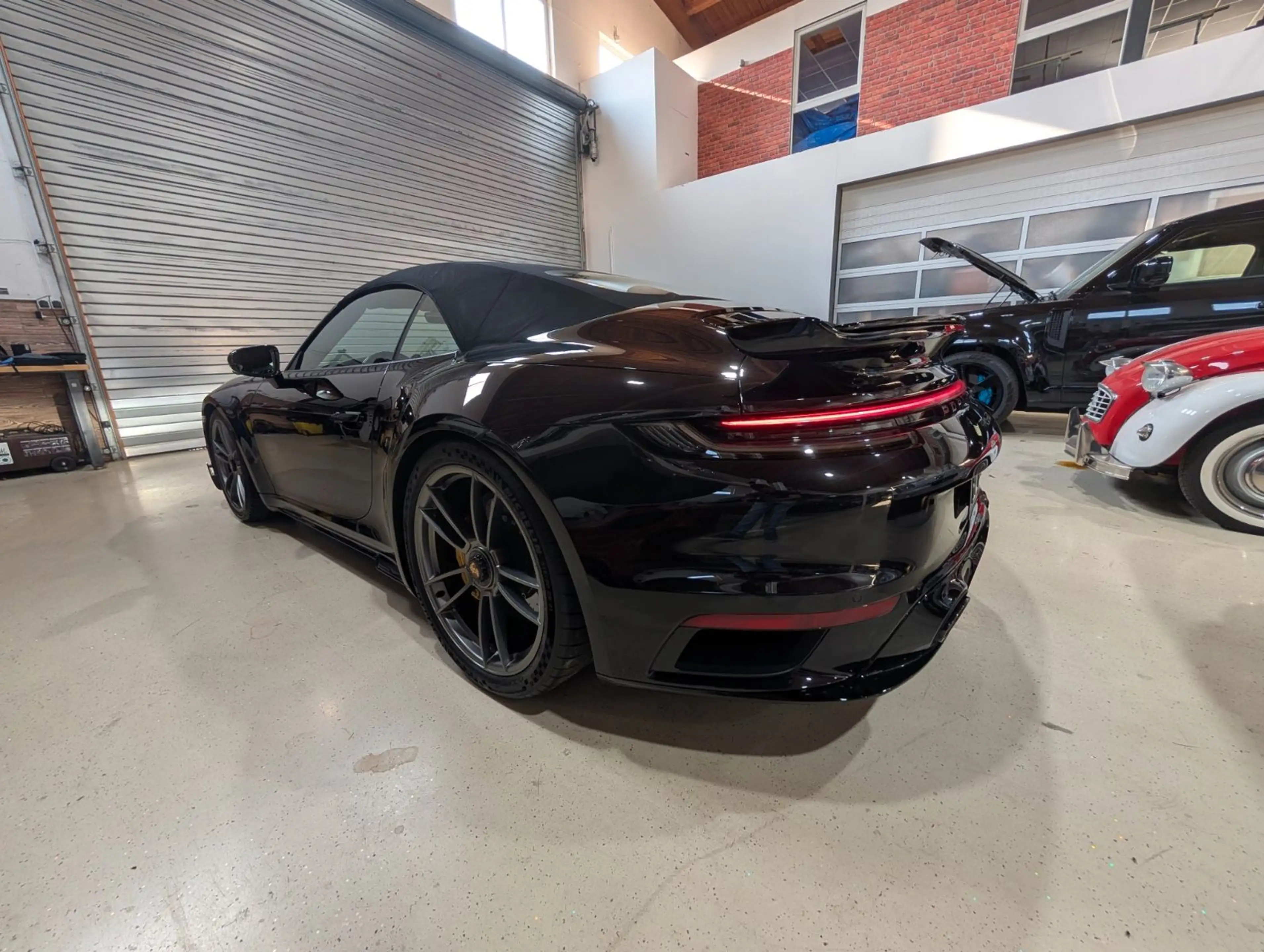 Porsche 911 Turbo S Cabriolet — photo 18