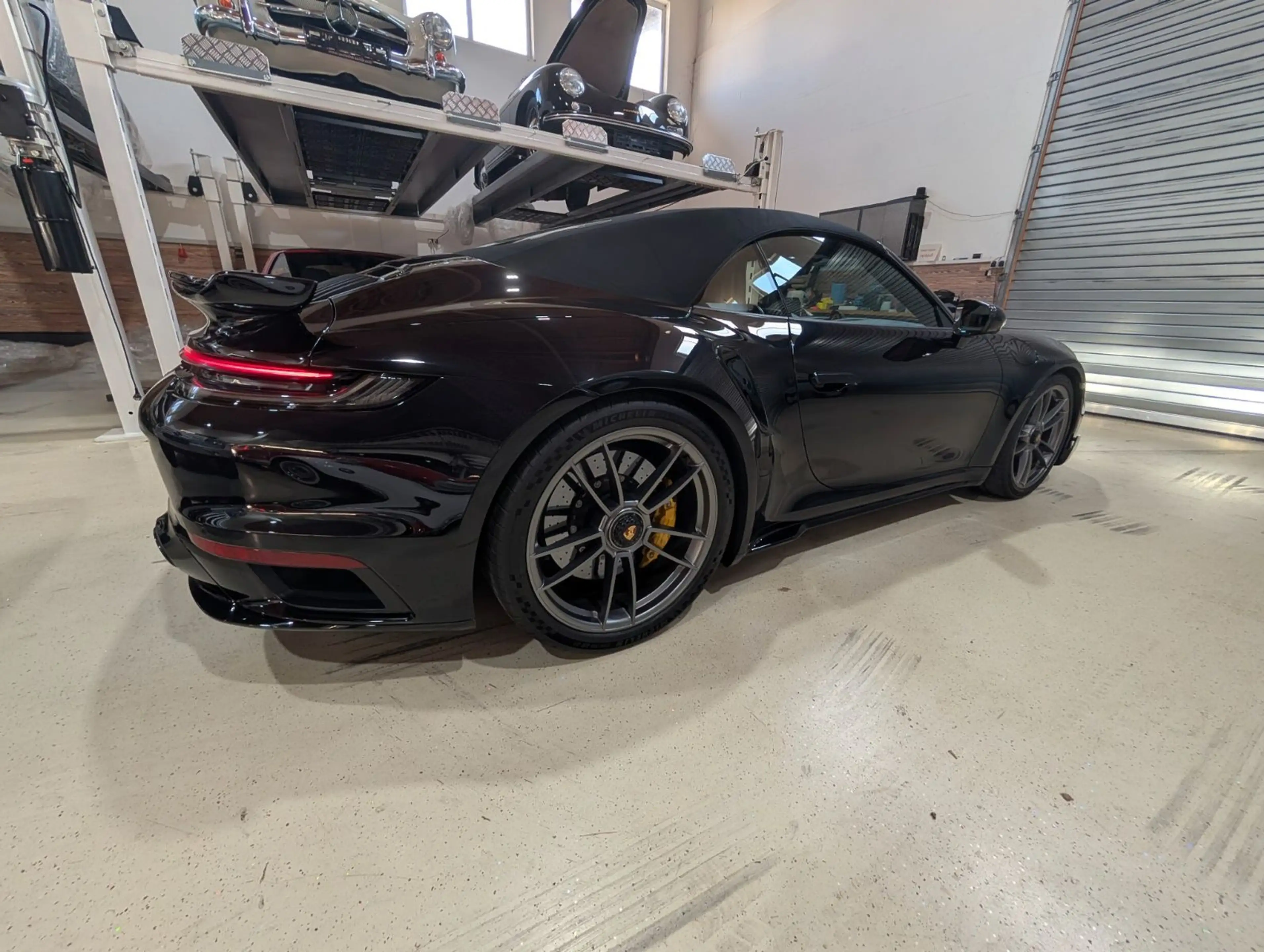 Porsche 911 Turbo S Cabriolet — photo 17