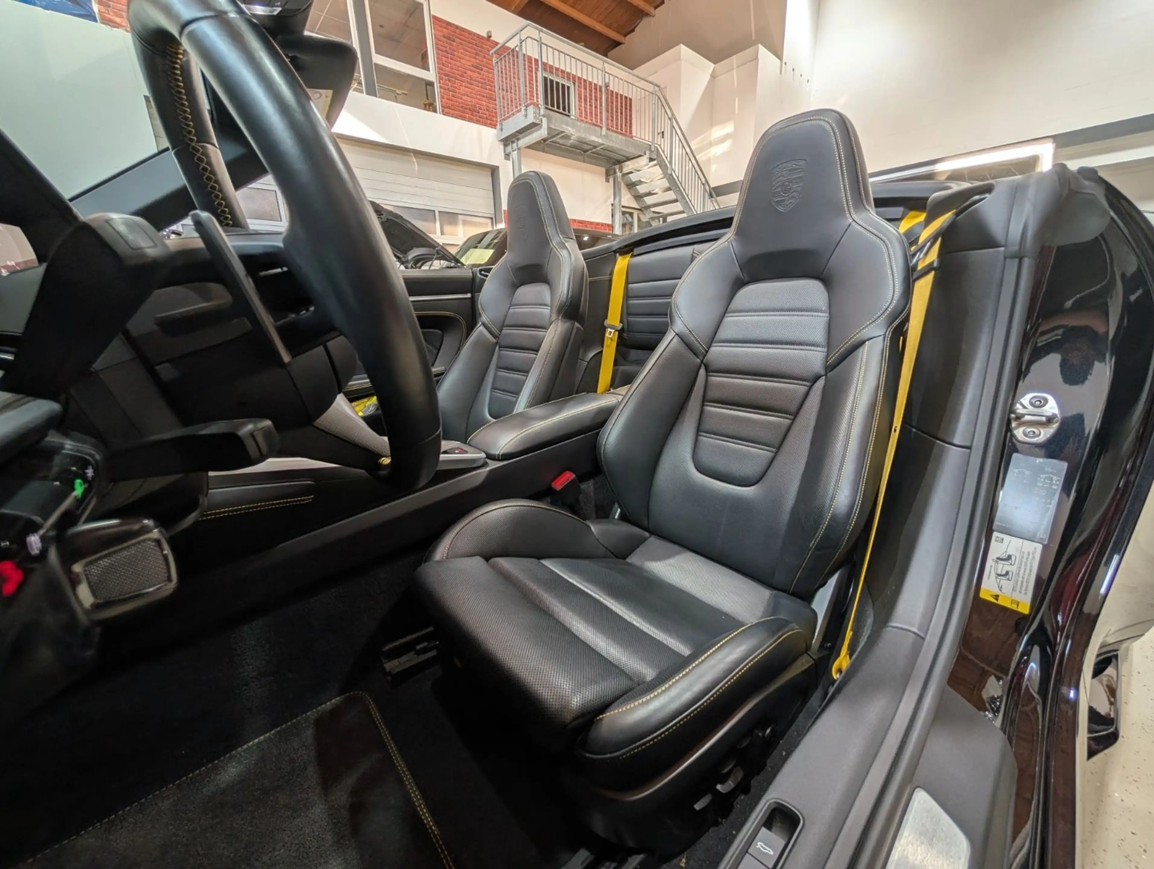 Porsche 911 Turbo S Cabriolet — photo 11