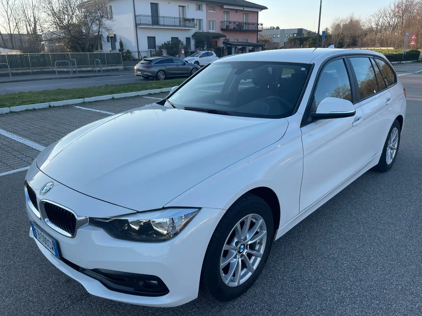 BMW 316 316d Touring Business Advantage auto Bianco - 2