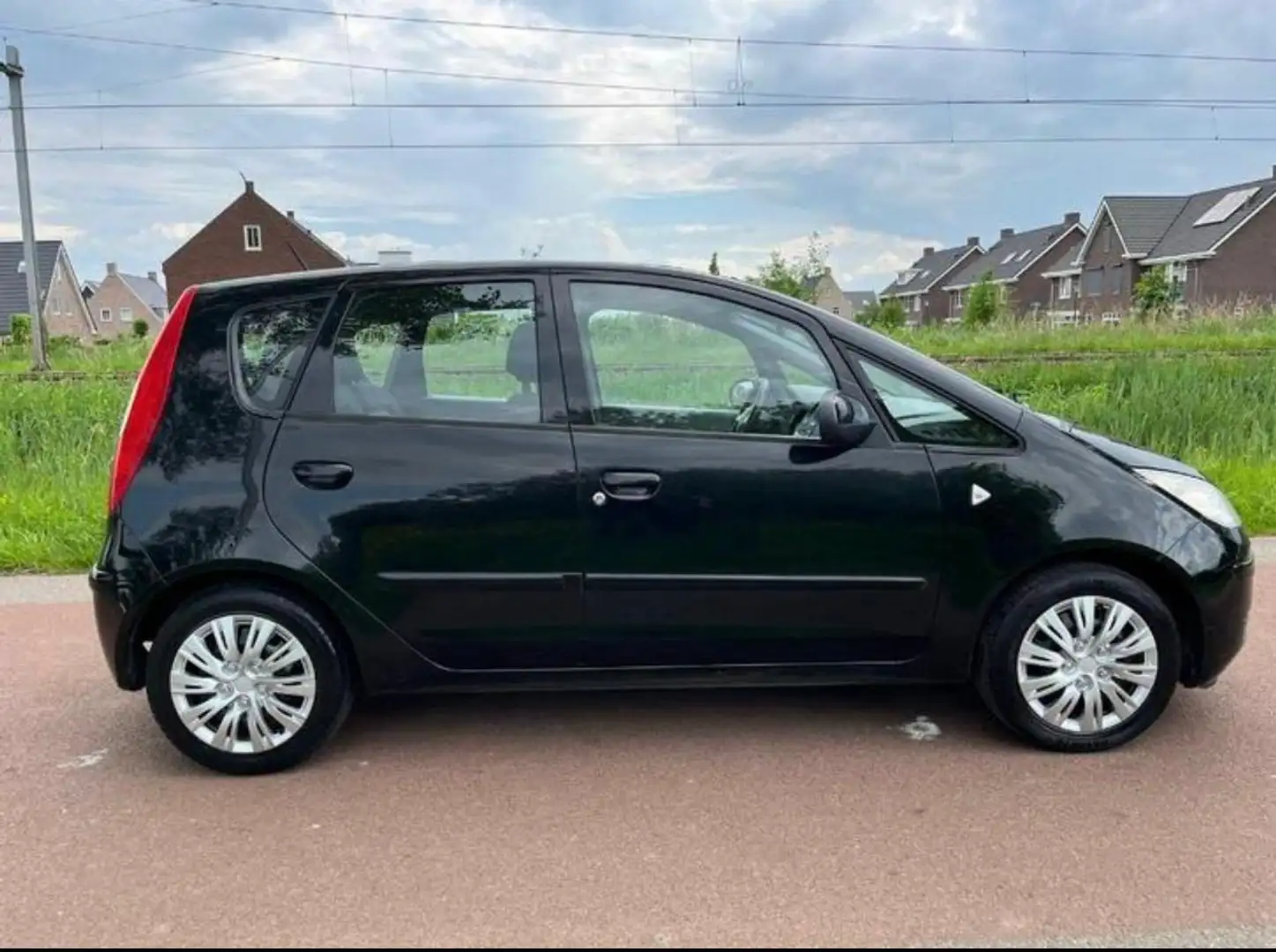 Mitsubishi Colt 1.5 Inform Cool Pack Negro - 2