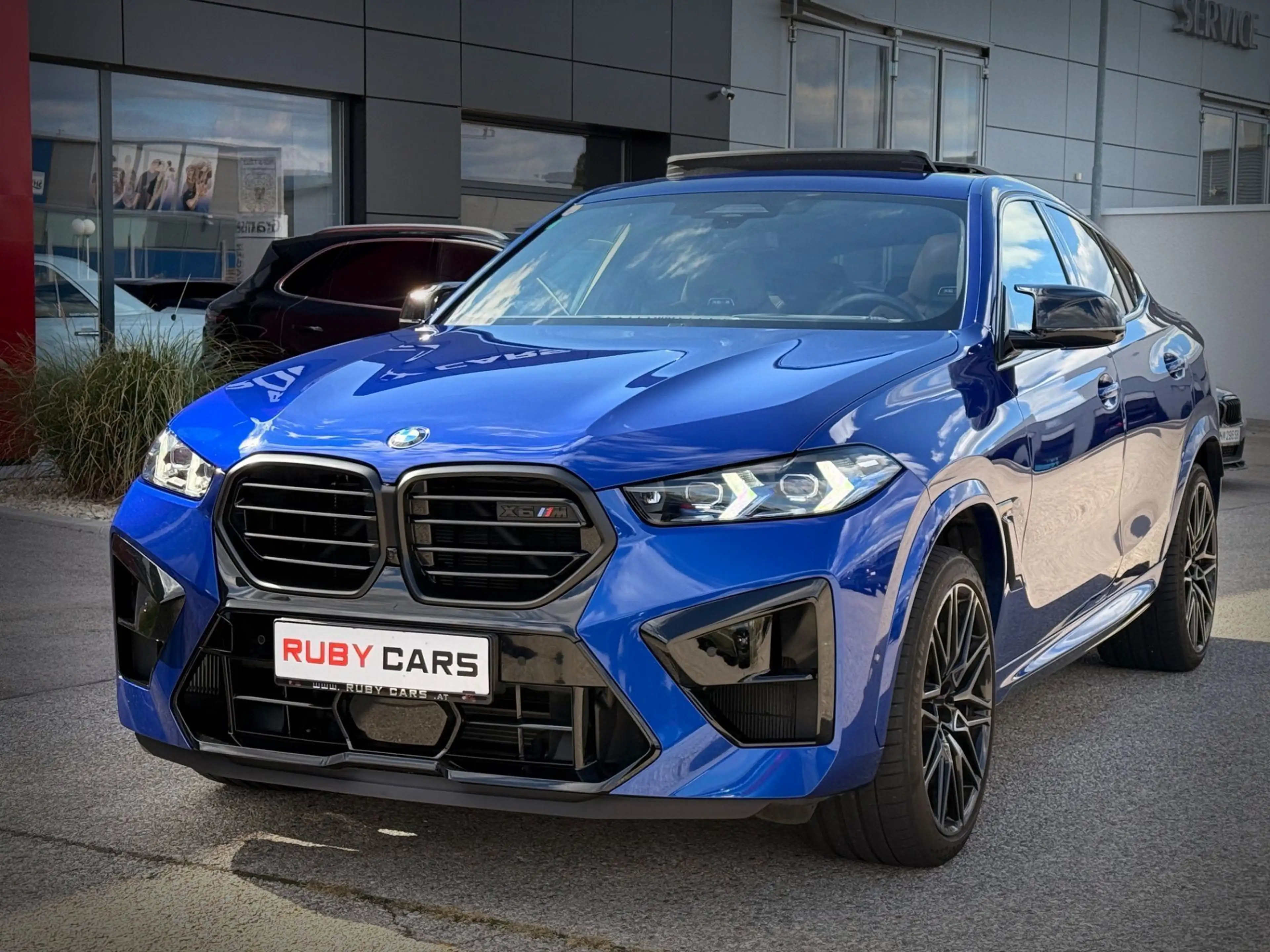 BMW X6 M Competition Marina Bay Blue / Werksgarantie 2028 — photo 8