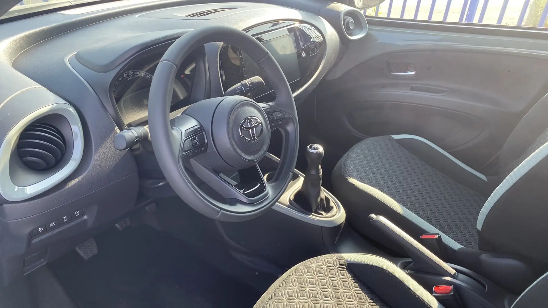 Toyota Aygo Aygo X 1.0 Trend 72cv Gris - 1