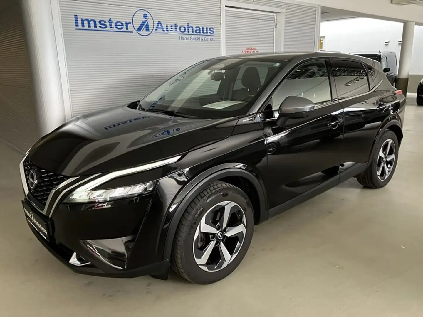 Nissan Qashqai 1,3 DIG-T MHEV 4x4 N-Connecta Aut. Schwarz - 2