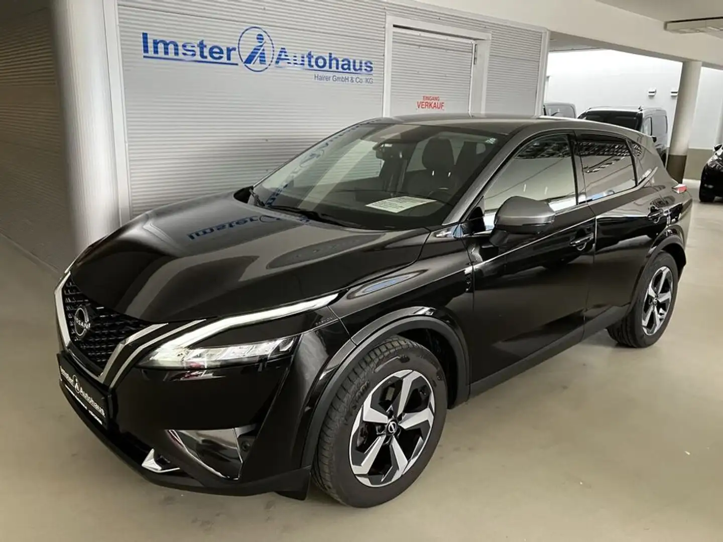 Nissan Qashqai 1,3 DIG-T MHEV 4x4 N-Connecta Aut. Schwarz - 1