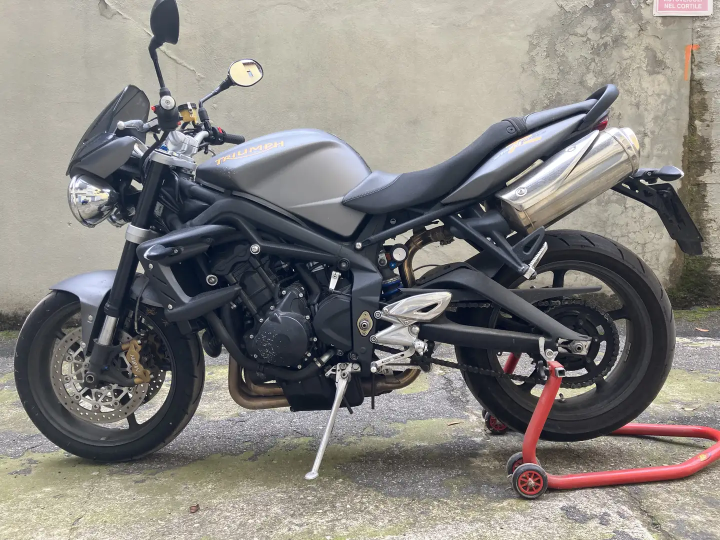 Triumph Street Triple R - 1