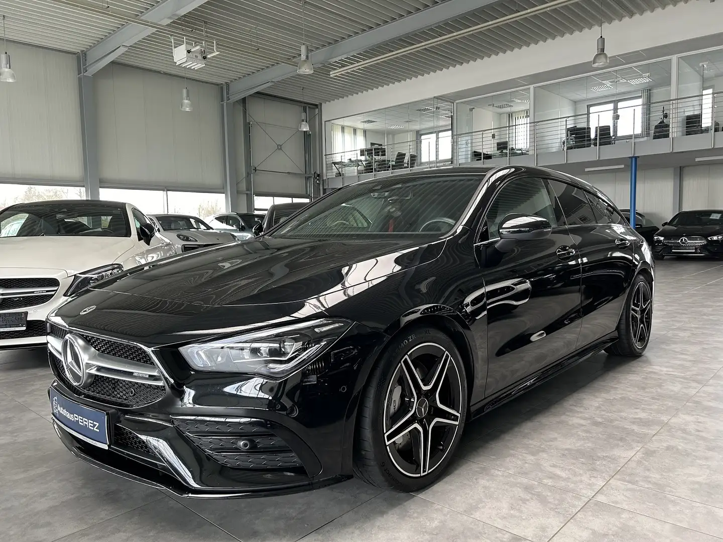 Mercedes-Benz CLA 35 AMG 4M NIGHT-PANORAMA-BEAM Negru - 2