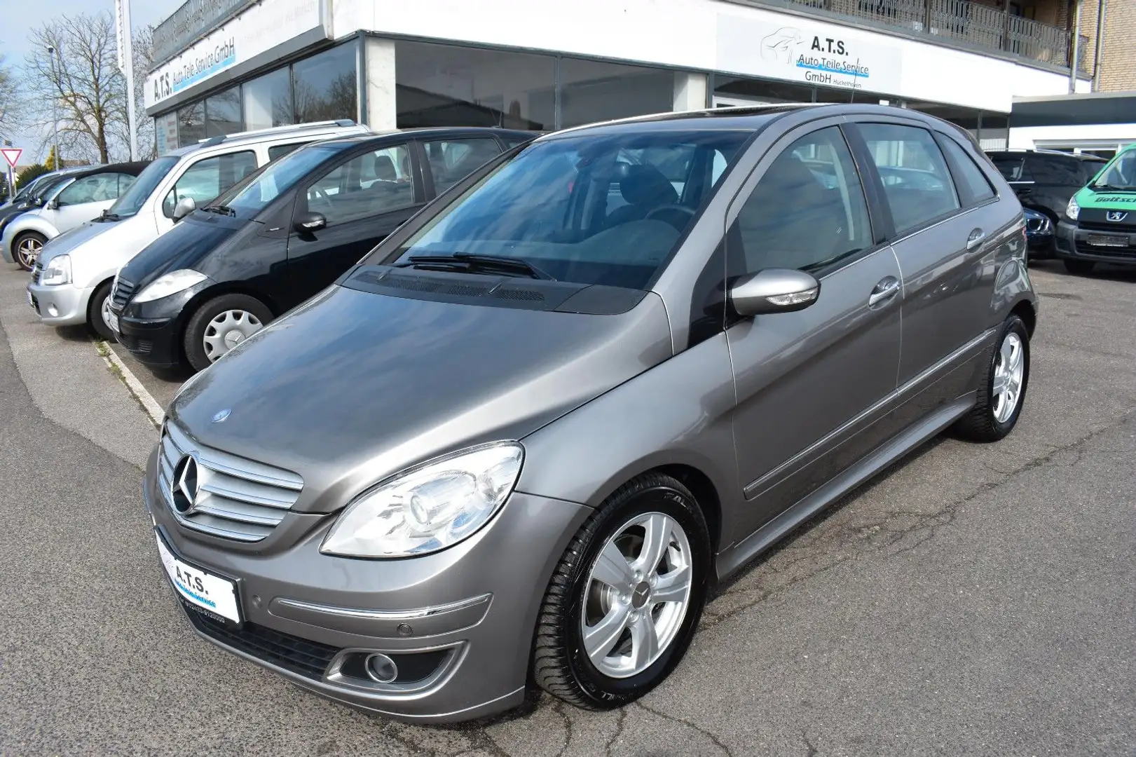 Mercedes-Benz B 200 CDI *AUTOMATIK*SITZHEIZUNG*PANORAMA*1.HAND Grau - 1