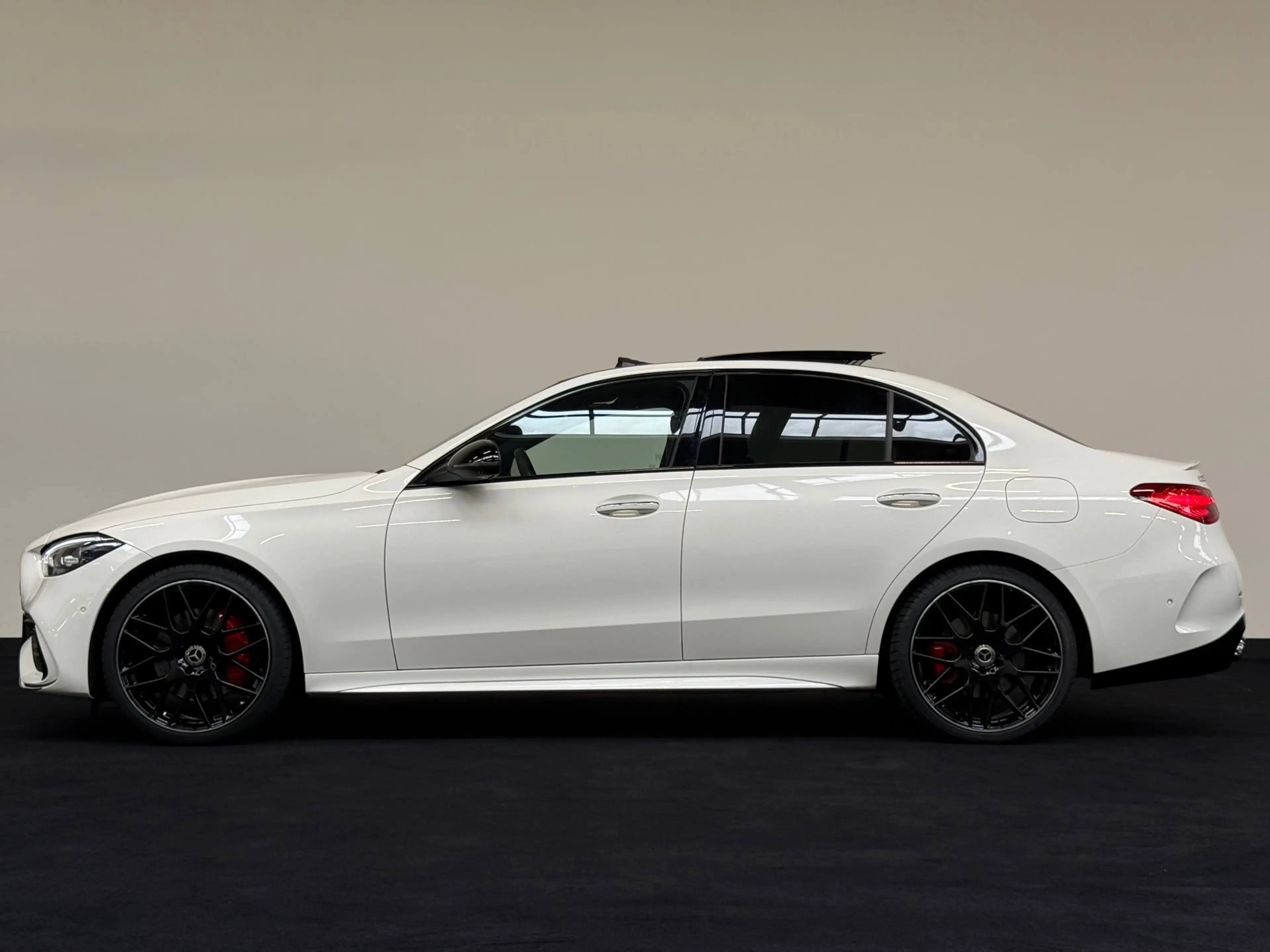 Mercedes-Benz C 300 e AMG Pano Memory Burmester Distronic Massage 360 — photo 3