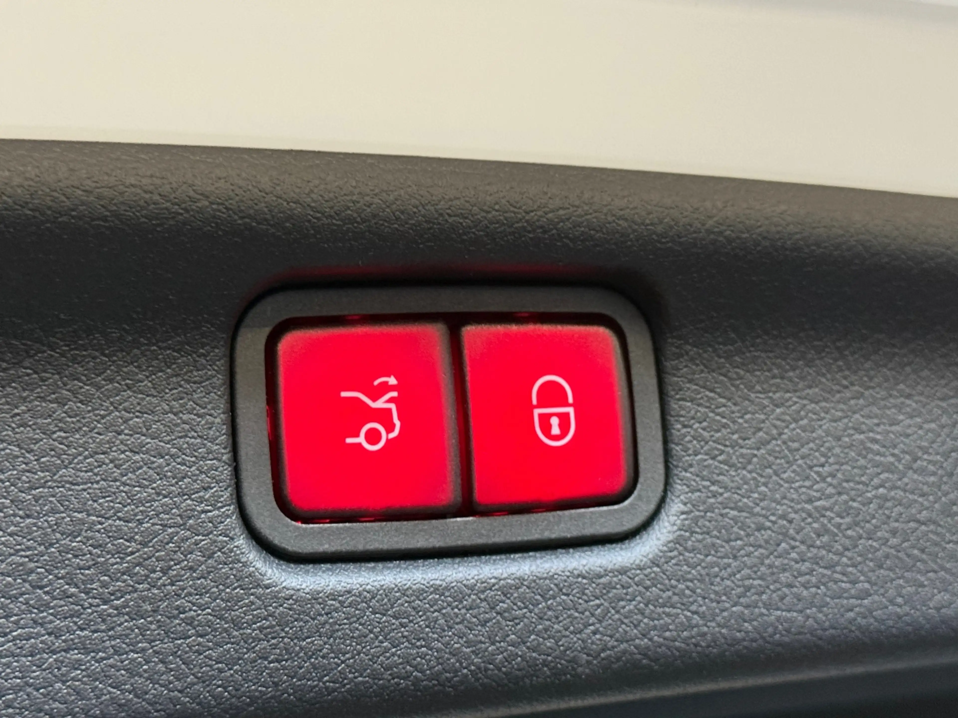Mercedes-Benz C 300 e AMG Pano Memory Burmester Distronic Massage 360 — photo 9