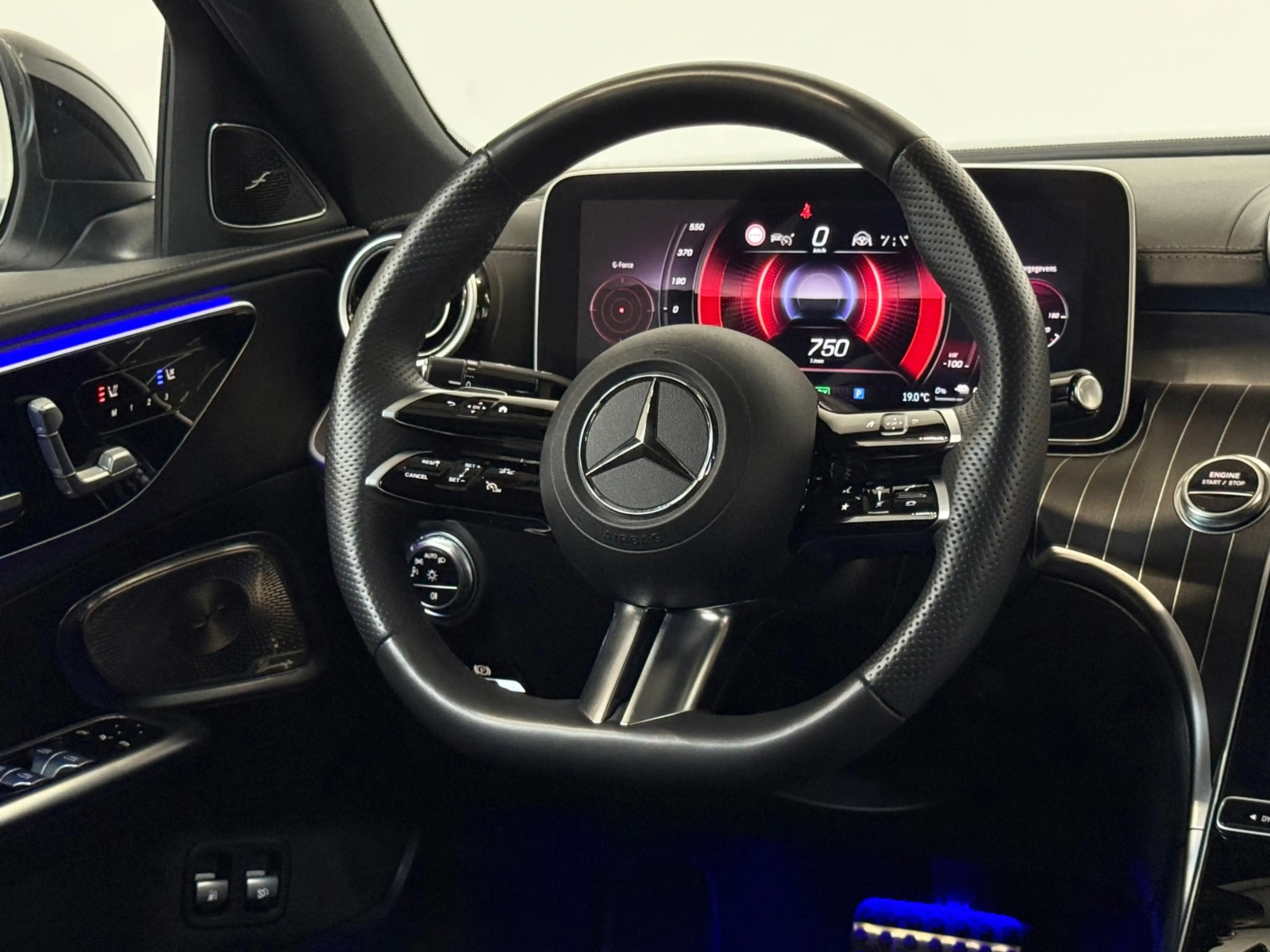 Mercedes-Benz C 300 e AMG Pano Memory Burmester Distronic Massage 360 — photo 13