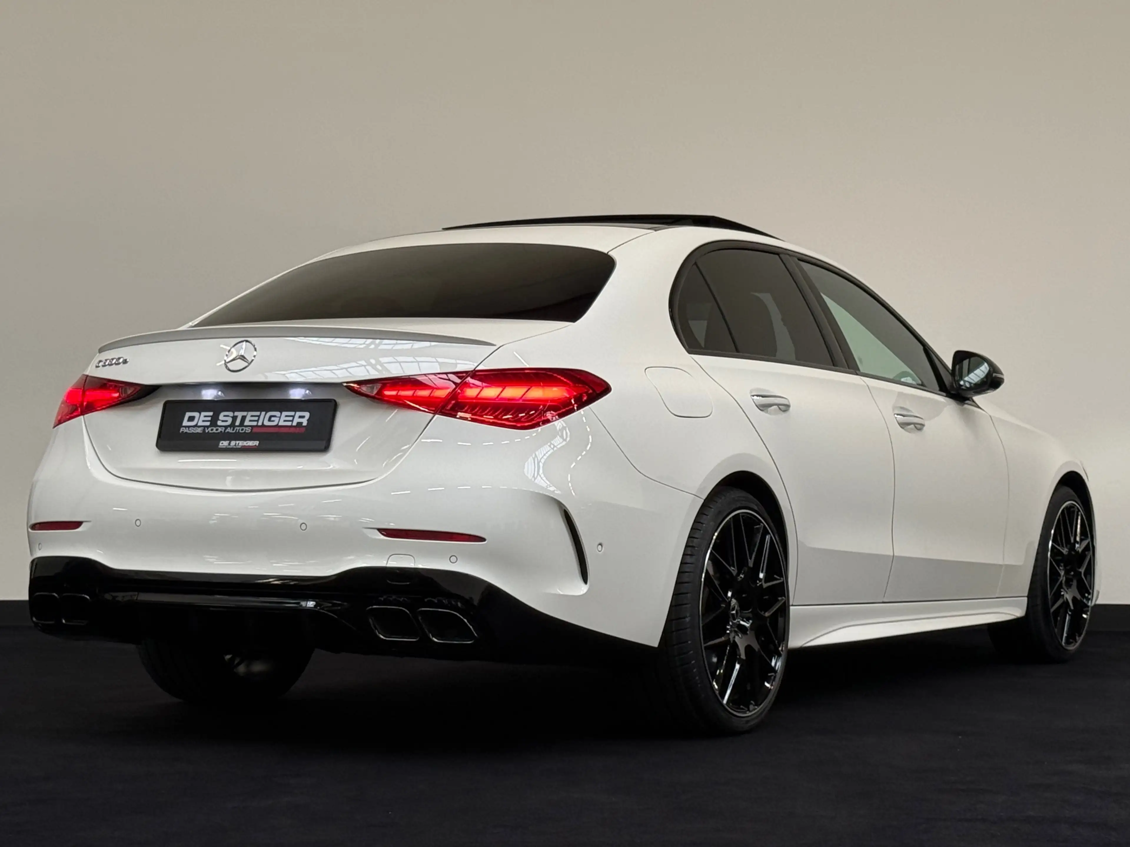 Mercedes-Benz C 300 e AMG Pano Memory Burmester Distronic Massage 360 — photo 7