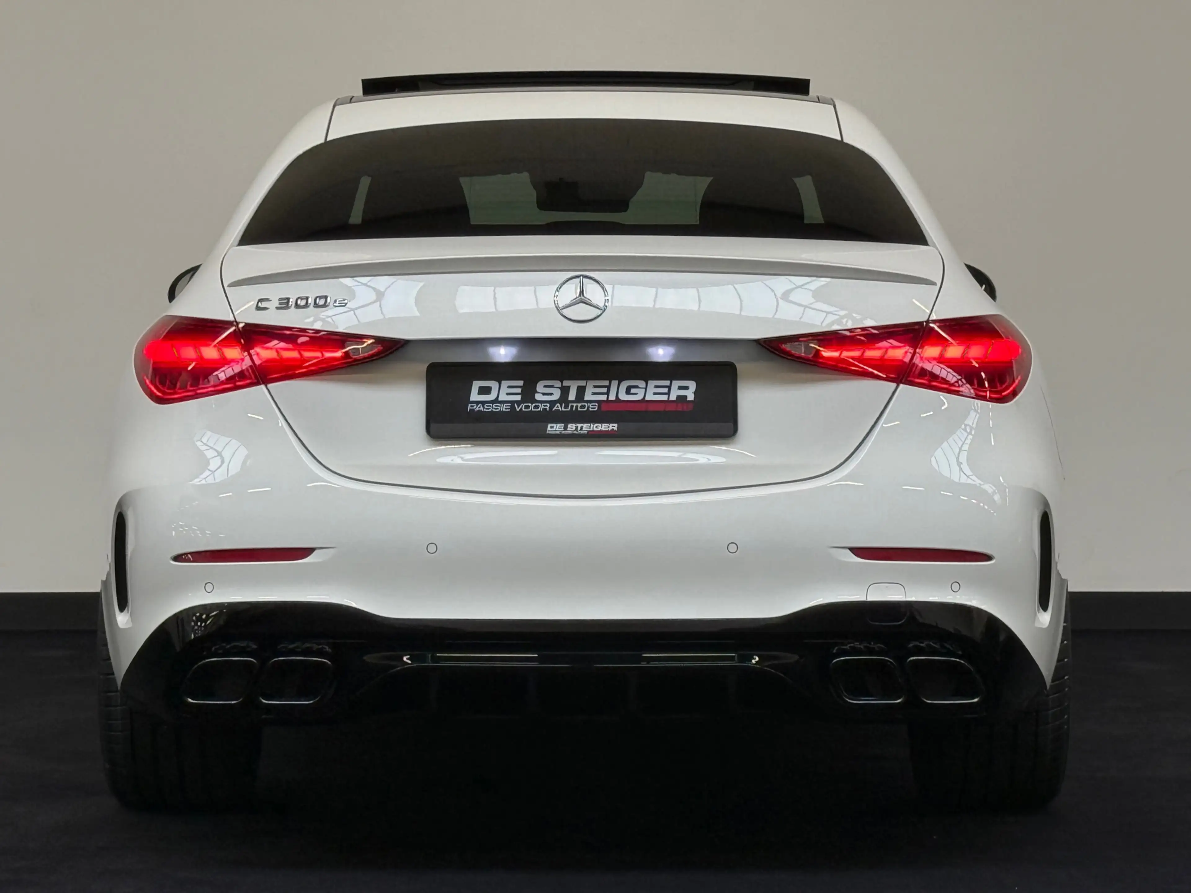 Mercedes-Benz C 300 e AMG Pano Memory Burmester Distronic Massage 360 — photo 5