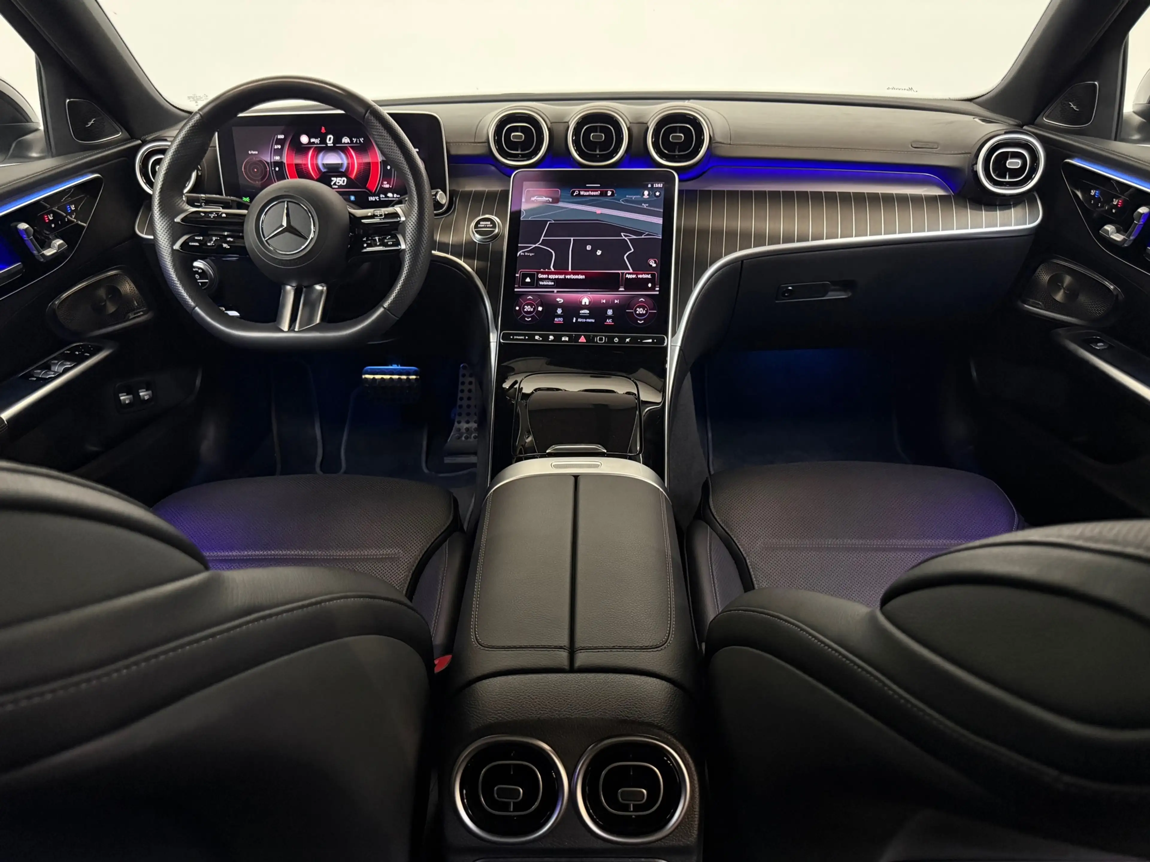 Mercedes-Benz C 300 e AMG Pano Memory Burmester Distronic Massage 360 — photo 12