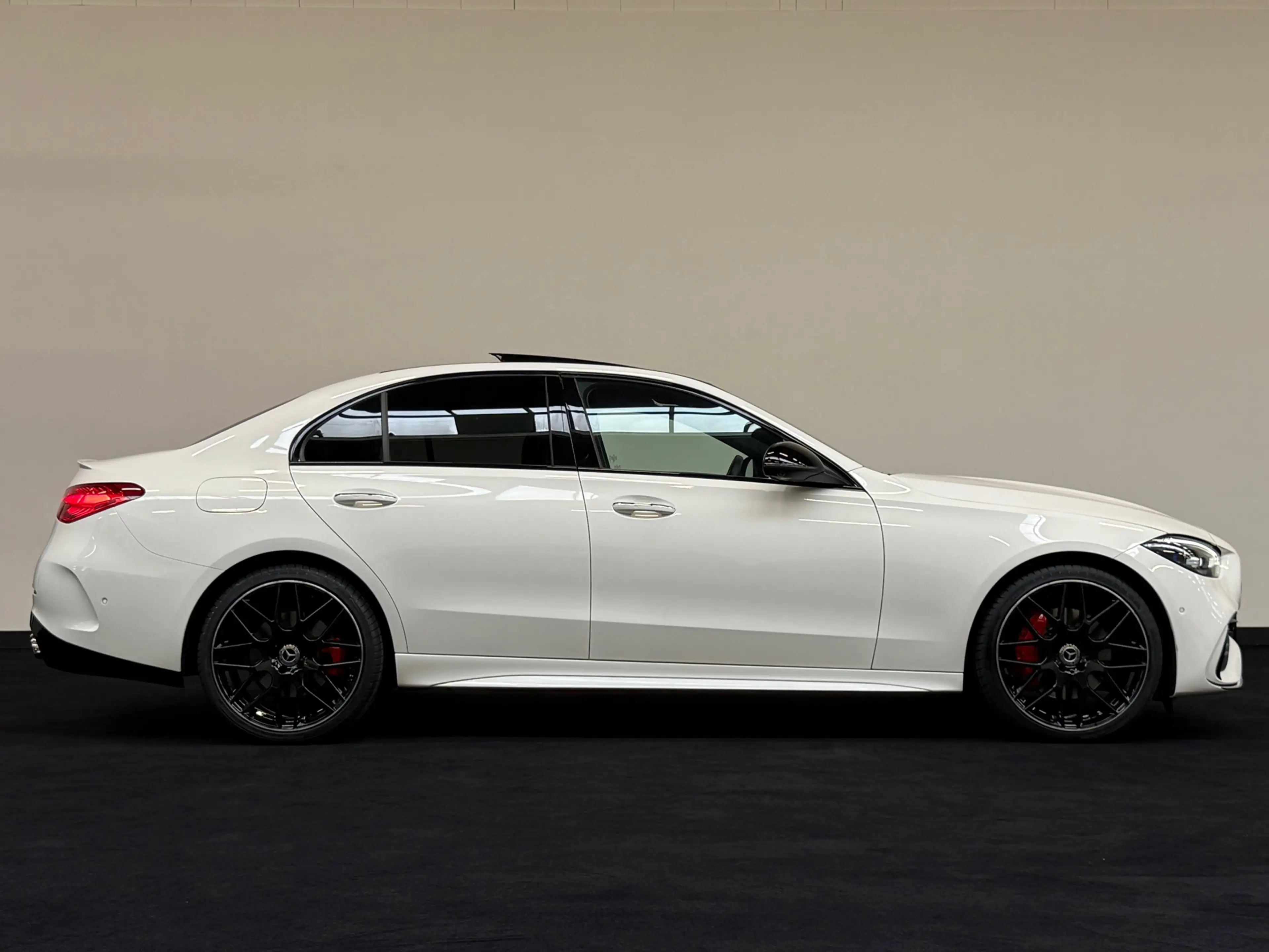 Mercedes-Benz C 300 e AMG Pano Memory Burmester Distronic Massage 360 — photo 10