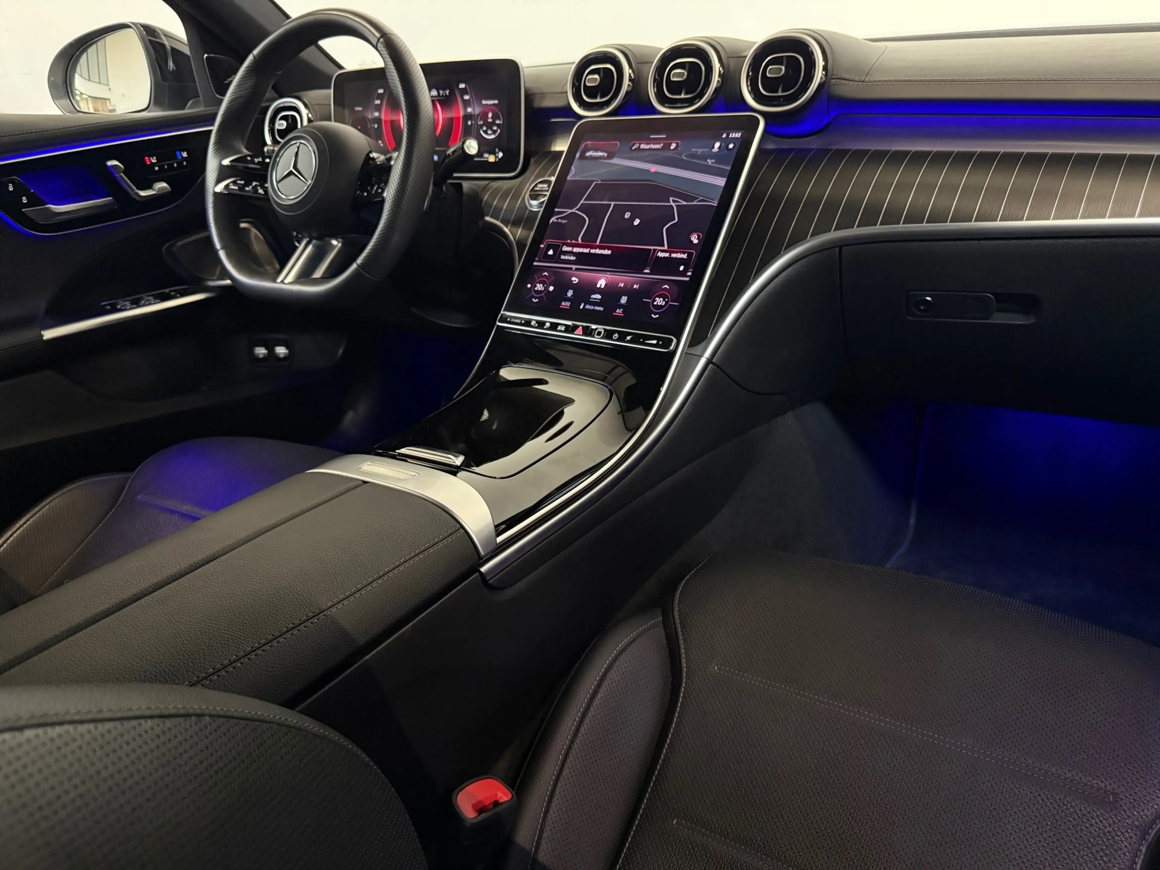 Mercedes-Benz C 300 e AMG Pano Memory Burmester Distronic Massage 360 — photo 2