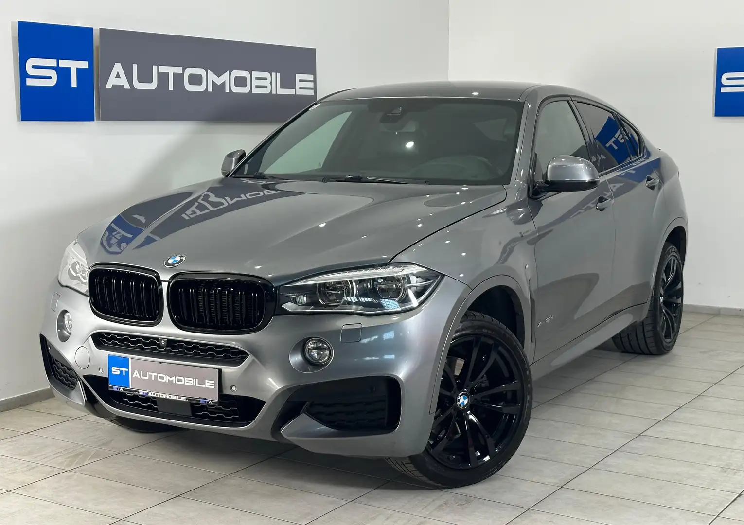 BMW X6 xDrive 30d Aut. // M-PAKET // NAVI // HEAD-UP // Grau - 1