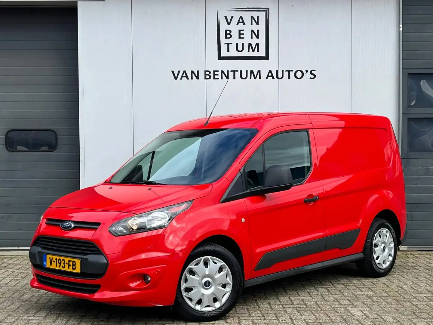 Ford Transit Connect 1.5TDCI 101pk Airco Cruise 3-pers. EURO 6 Rood - 1