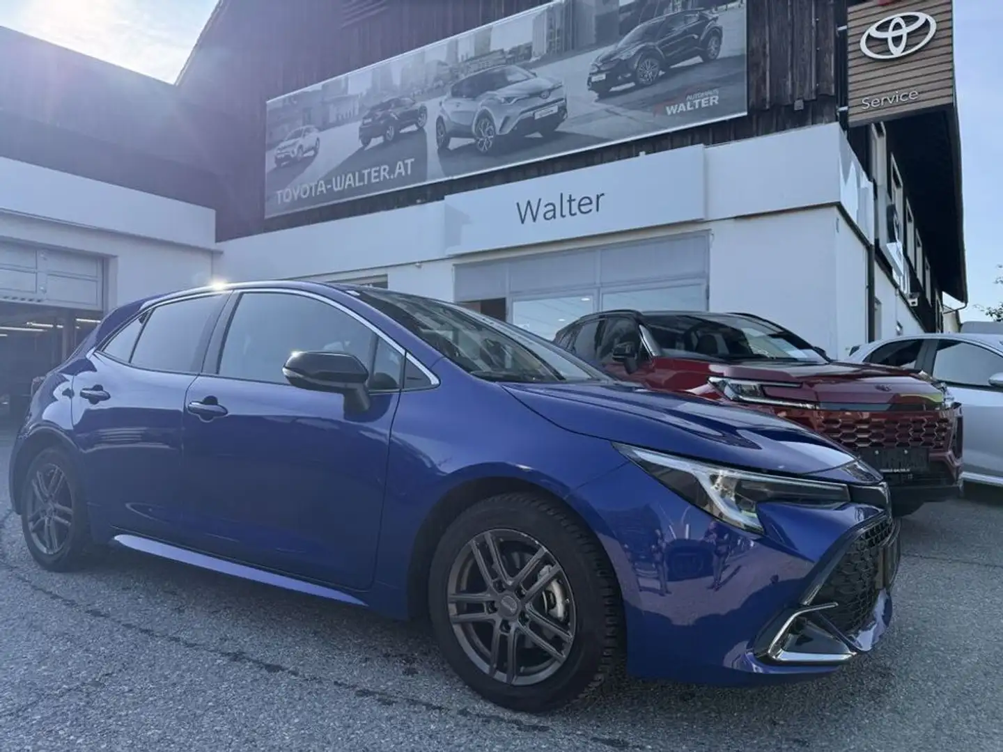 Toyota Corolla 1,8 Hybrid Active Drive Blau - 1