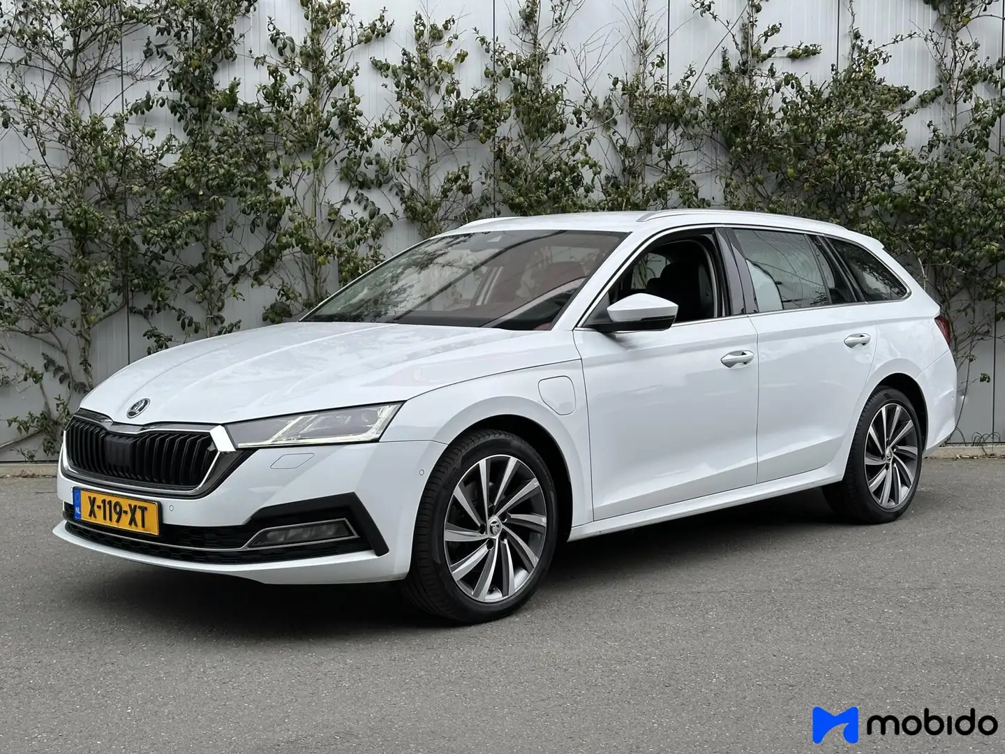 Skoda Octavia Combi 1.4 TSI iV PHEV Business Edition Wit - 1