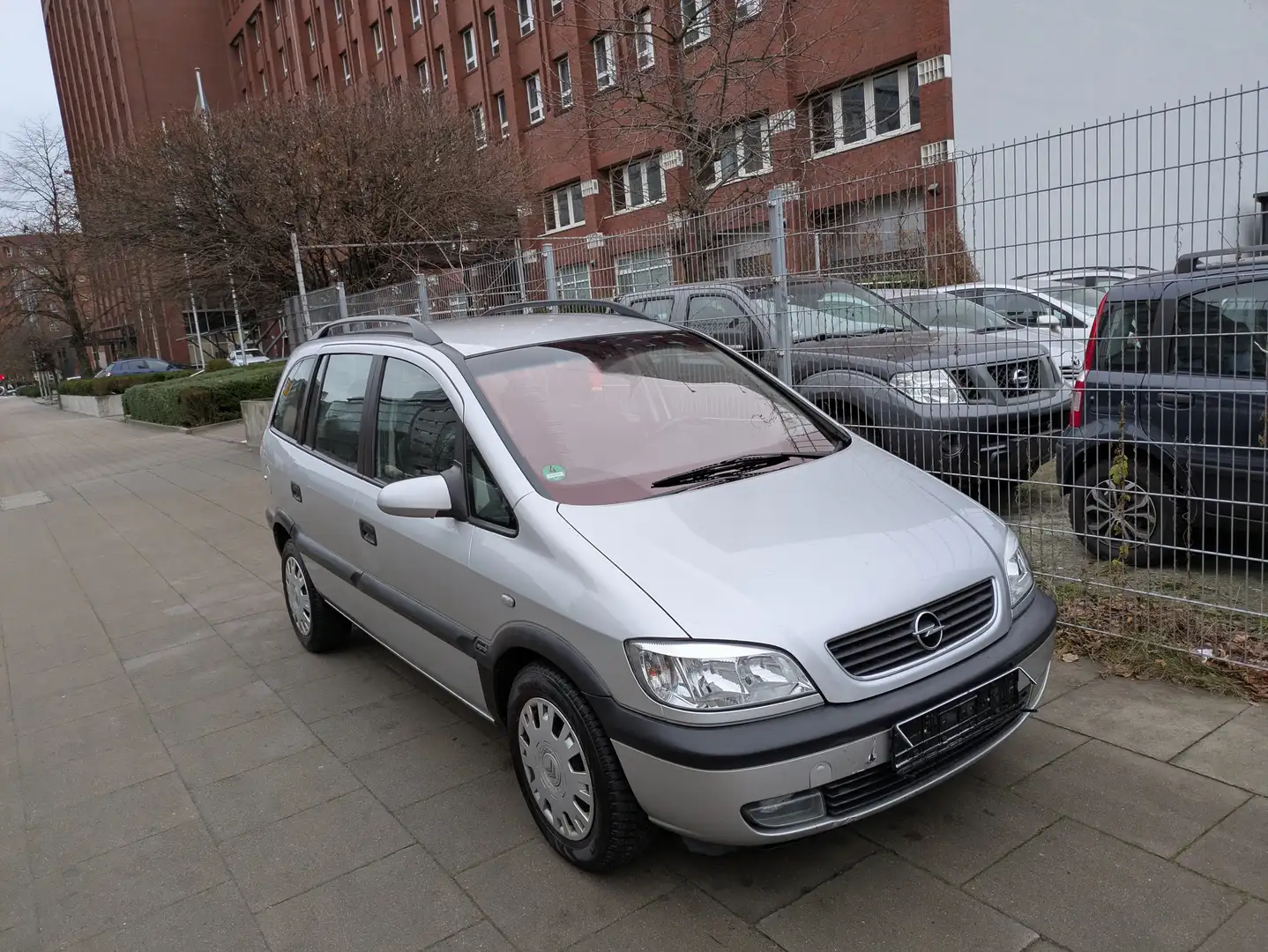 Opel Zafira Basis Silber - 1